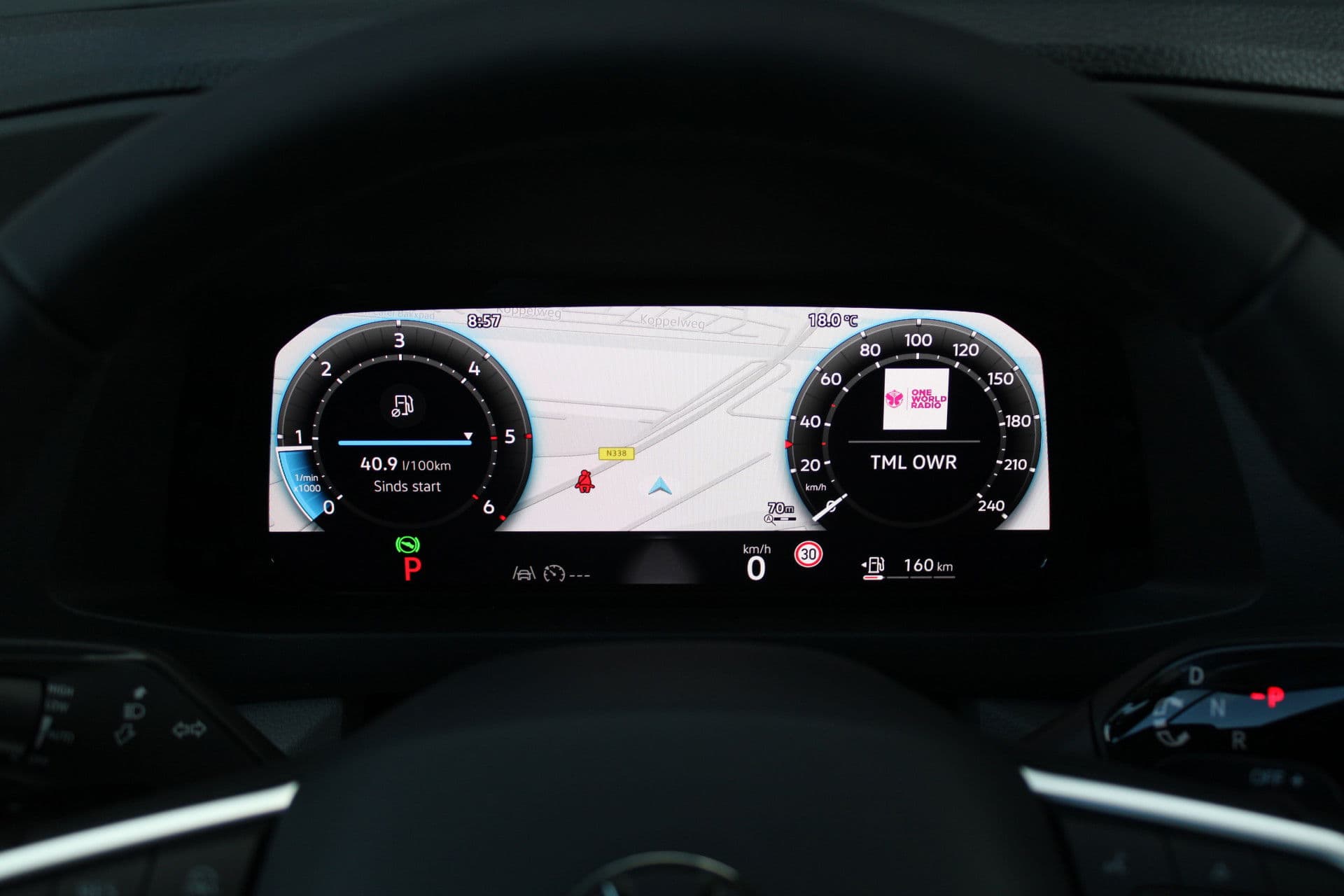 Volkswagen Crafter 35 2.0 TDI L3H3 177pk - Facelift - Navigatie - LED - Geveerde stoel - Virtual cockpit - Camera - Trekhaak - Stoelverwarming - Rijklaar thumbnail 15