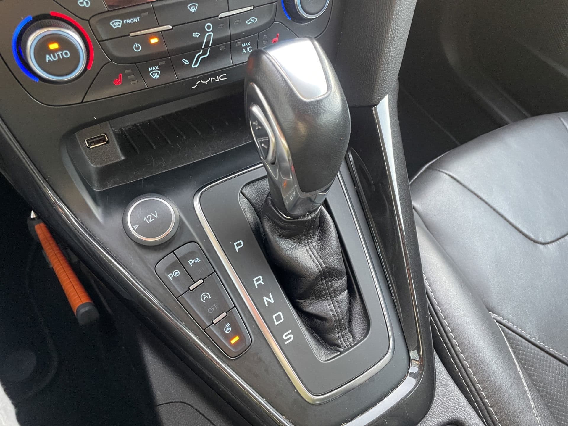 Ford FOCUS Wagon 1.5 TDCI Titanium Edition Leder | Navi | D.hoek | Trekhaak thumbnail 18