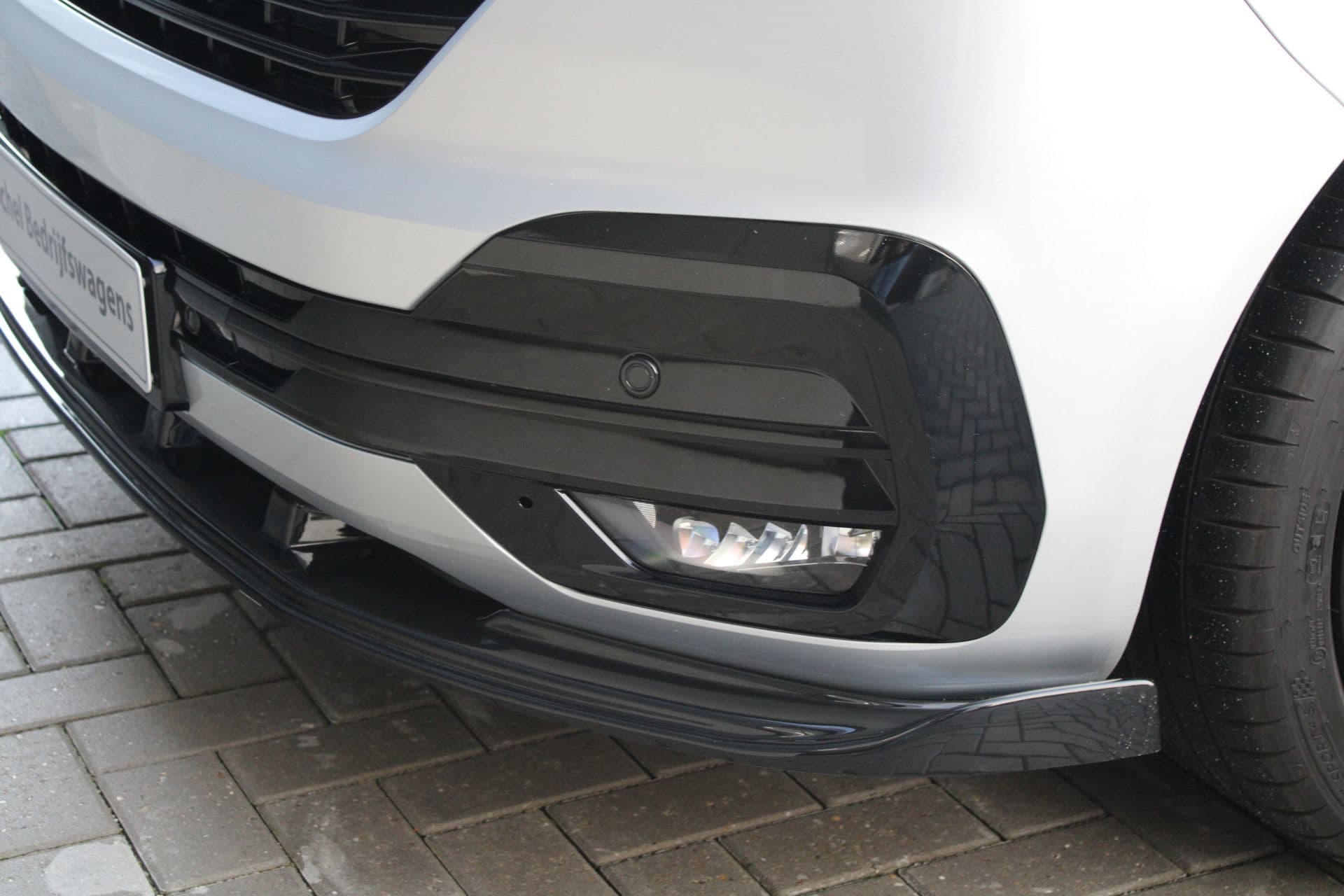 Volkswagen Transporter 2.0 TDI L2H1 28 Bulli 150pk - 20 Inch - Camera - Trekhaak - Leder - ACC - LED - Rijklaar thumbnail 41