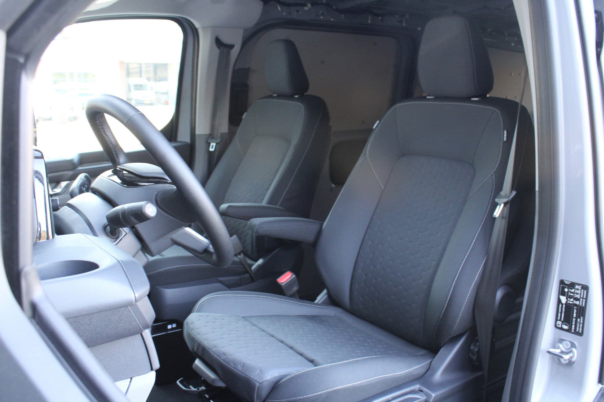 Ford Transit Custom 320 2.0 TDCI L2H1 Limited 170pk - 1+1 Stoelopstelling - 2x Schuifdeur - Adaptive Cruise - Verwarmd stuur - Blind spot - Navigatie - Camera - Draadloos laden - Rijklaar thumbnail 11