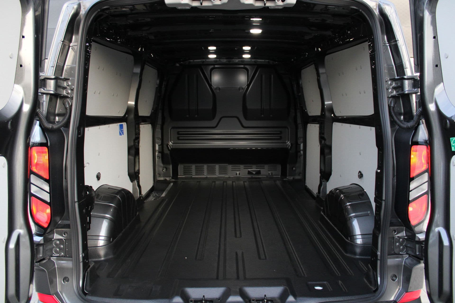 Ford Transit Custom 320 2.5 PHEV L2H1 Trend 232pk - 5 jaar GARANTIE - 2x Schuifdeur - Adaptive Cruise - Blind Spot - Navigatie - Camera - Verwarmd Stuur - Rijklaar thumbnail 12