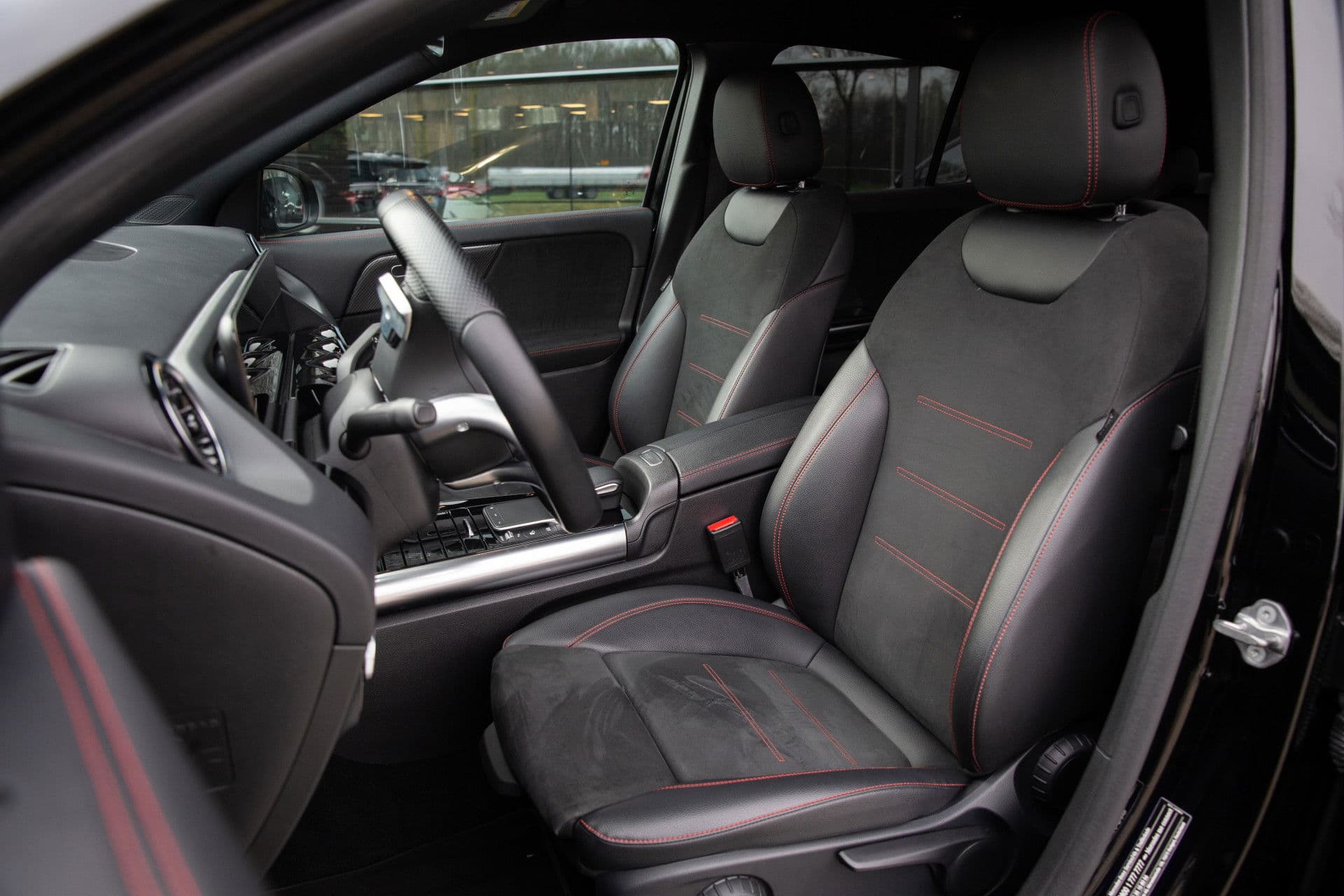 Mercedes-Benz GLA 200 AMG Line , Trekhaak, Achteruitrijcamera, Stoelverwarming, thumbnail 3