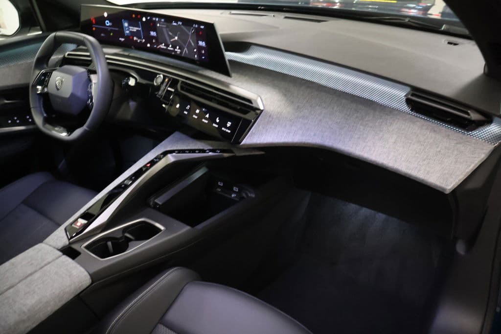 Peugeot 3008 1.2 Hybrid 145 GT thumbnail 8