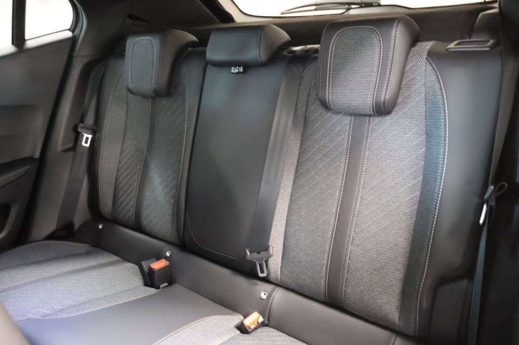 Peugeot 2008 1.2 Hybride 145 Allure | 360 Camera | Luxe thumbnail 10