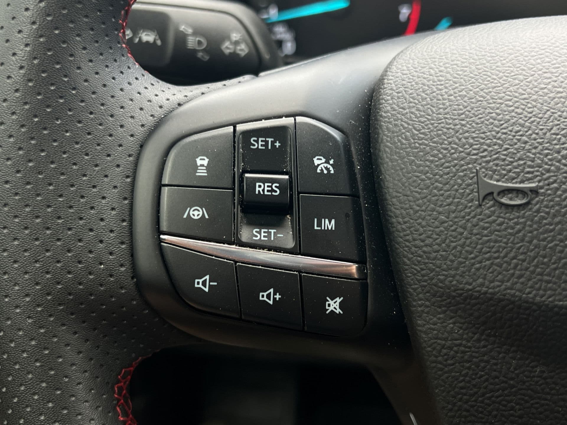 Ford FOCUS Wagon 1.0 EcoBoost Hybrid ST Line | Head-Up | Winter Pack | Driver Assist pack thumbnail 13