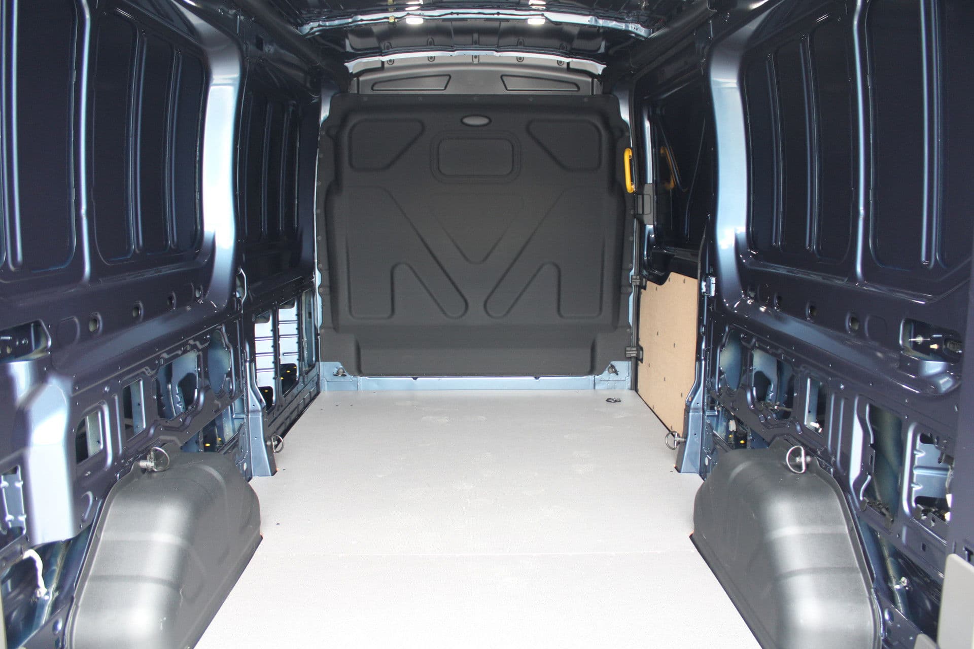 Ford Transit 350 2.0 TDCI L3H2 Limited 165pk - LUCHTVERING - ACC - Blind Spot - 360 camera - Navigatie - Stoel-Stuurverwarming - Trekhaak - Rijklaar thumbnail 5