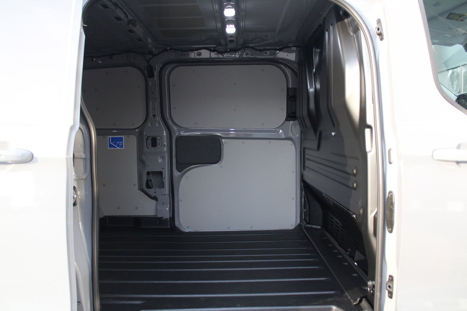 Ford Transit Custom 320 2.5 PHEV L2H1 Limited 232pk - 2x Schuifdeur - Trekhaak - Stoel/Stuurverwarming - ACC - Blindspot - Keyless - Rijklaar thumbnail 13