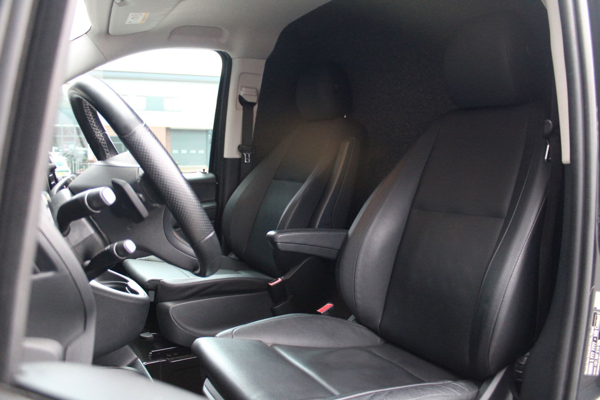 Mercedes-Benz EVito Extra Lang 66 kWh 116pk - Leder - Camera - LED - Carplay/Android - PDC - Stoelverwarming - Snelladen - Rijklaar thumbnail 16