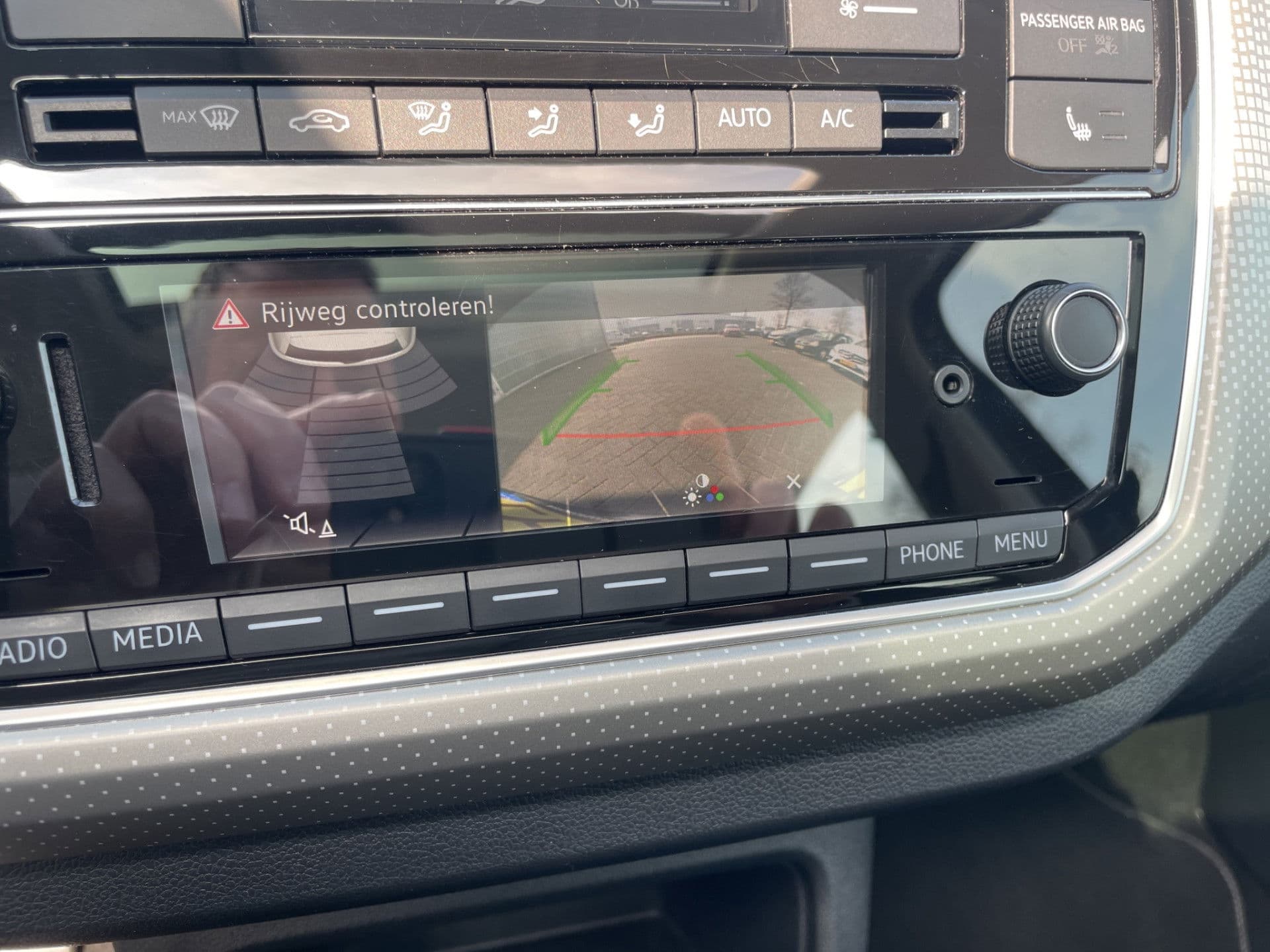 Volkswagen Up! 1.0 BMT high up! | Pano | Cruise | Camera | Leder thumbnail 9