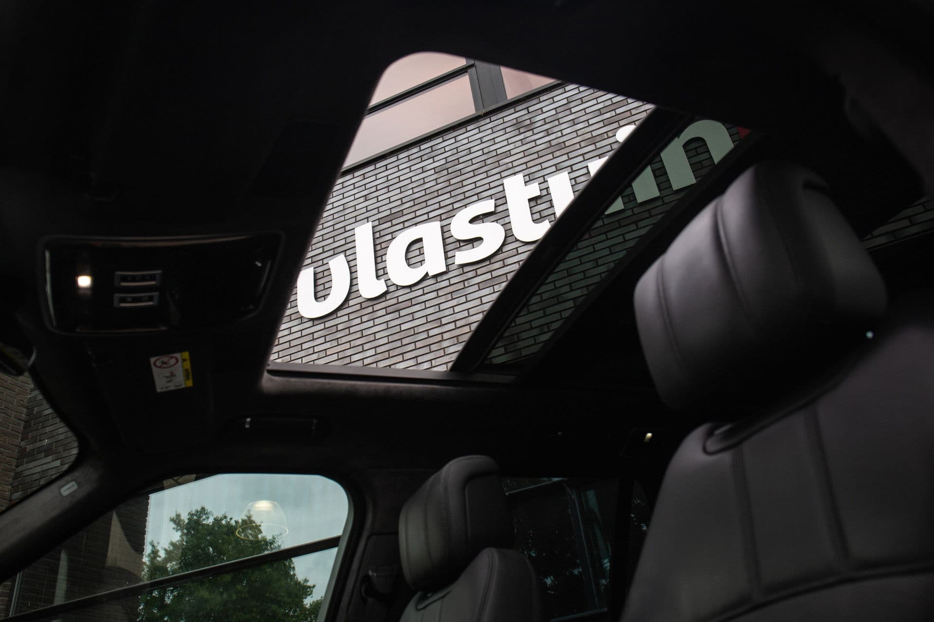 Land Rover Range Rover P400e Westminster , Sfeerverlichting, Trekhaak, Meridian, Stoelventilatie, Stuurverwarming, Alcantara hemel, thumbnail 9