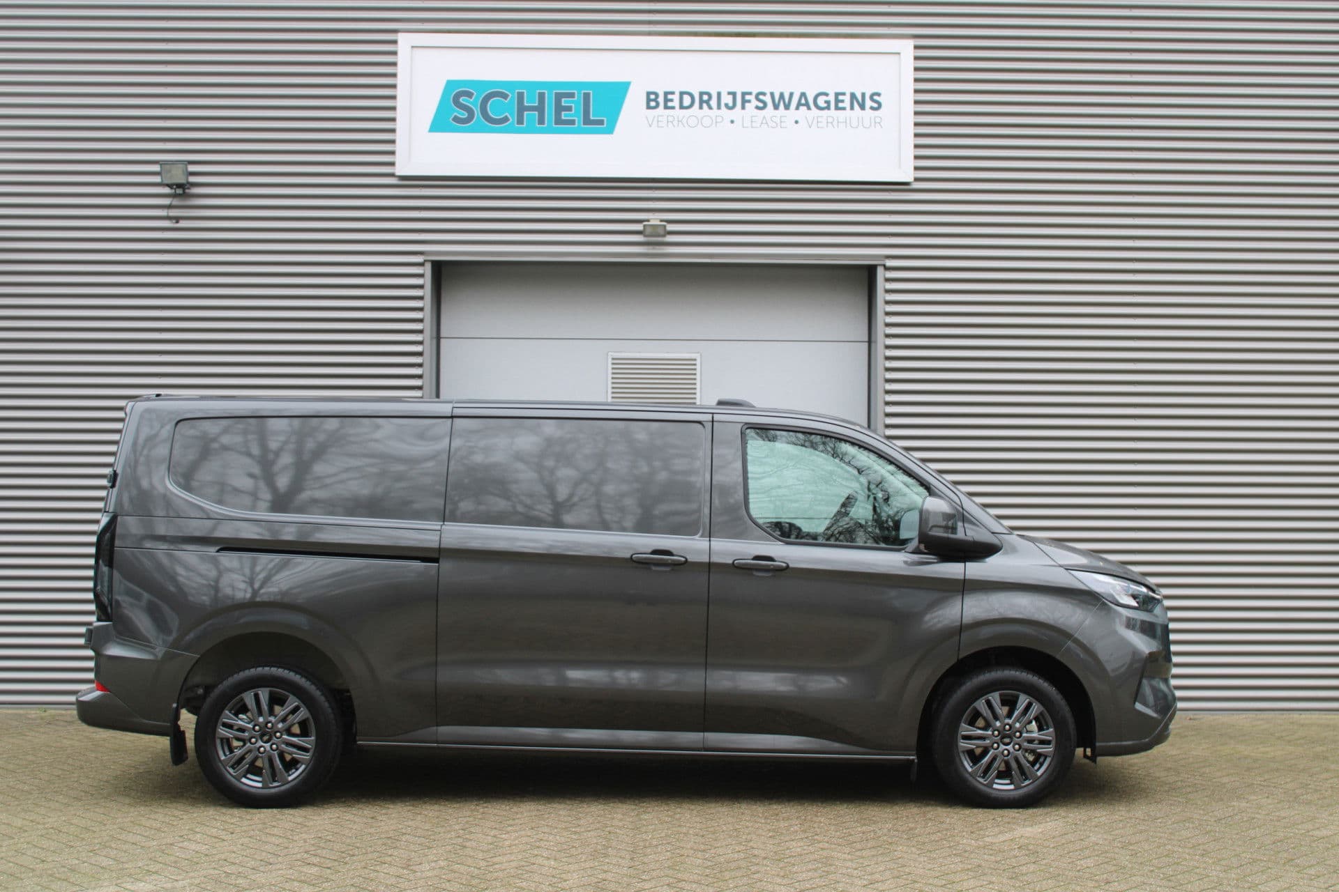 Ford Transit Custom 320 2.0 TDCI L2H1 Limited 170pk - 1+1 Stoelopstelling - 2x Schuifdeur - Adaptive Cruise - Verwarmd stuur - Blind spot - Navigatie - Camera - Draadloos laden - Rijklaar thumbnail 8