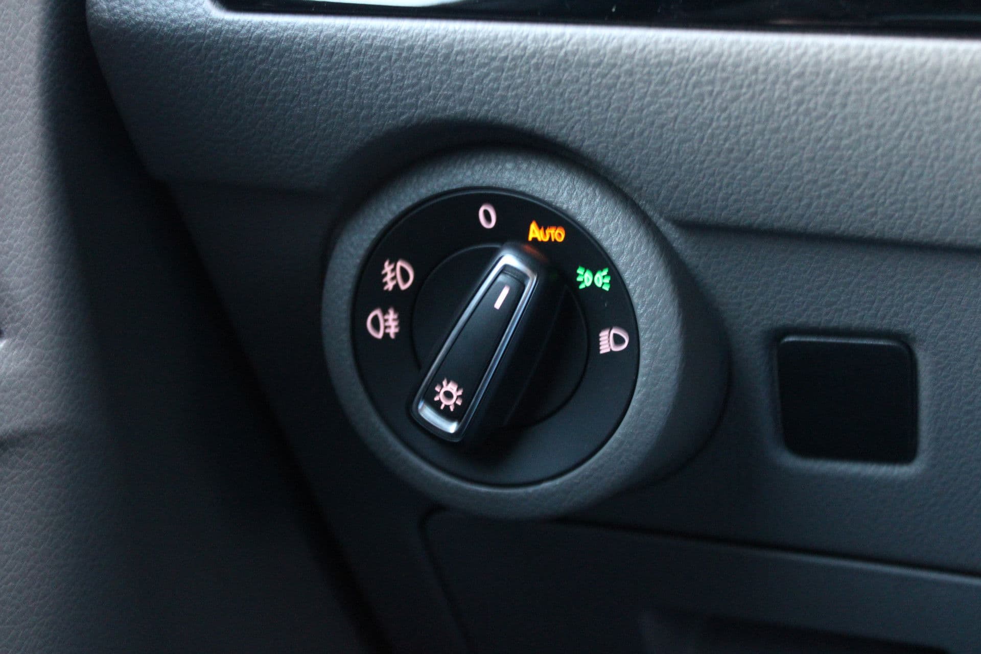 Volkswagen Transporter 2.0 TDI L2H1 28 Bulli 150pk - 20 Inch - Camera - Trekhaak - Leder - ACC - LED - Rijklaar thumbnail 28