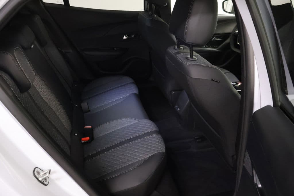 Peugeot 2008 1.2 Hybride 145 Allure | 360 Camera | Luxe thumbnail 10