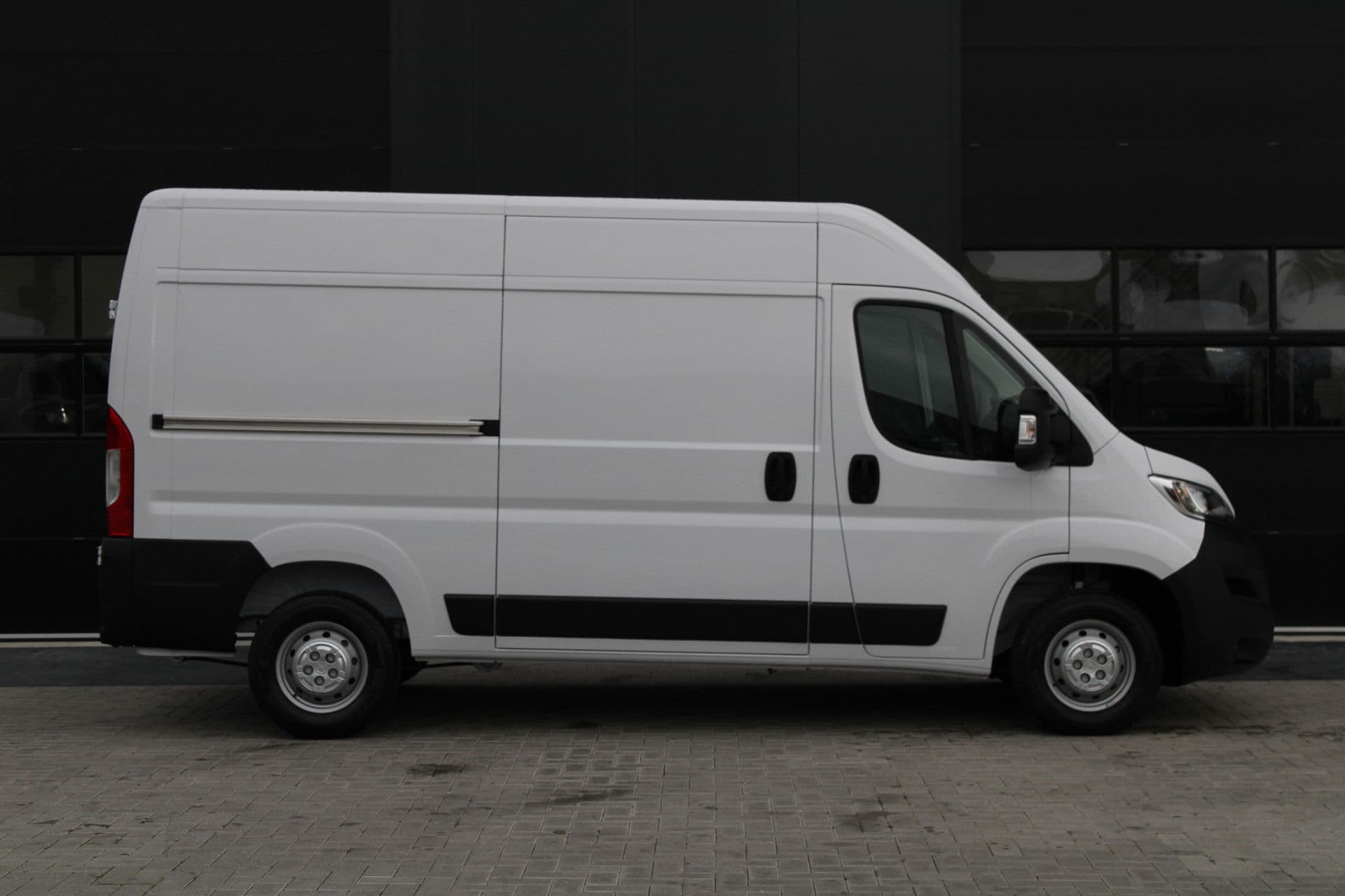Opel Movano 33 2.2 CDTI 140pk L2H2 - Airco - Camera - Cruise - Blind Spot - 270 deuren - Rijklaar thumbnail 5