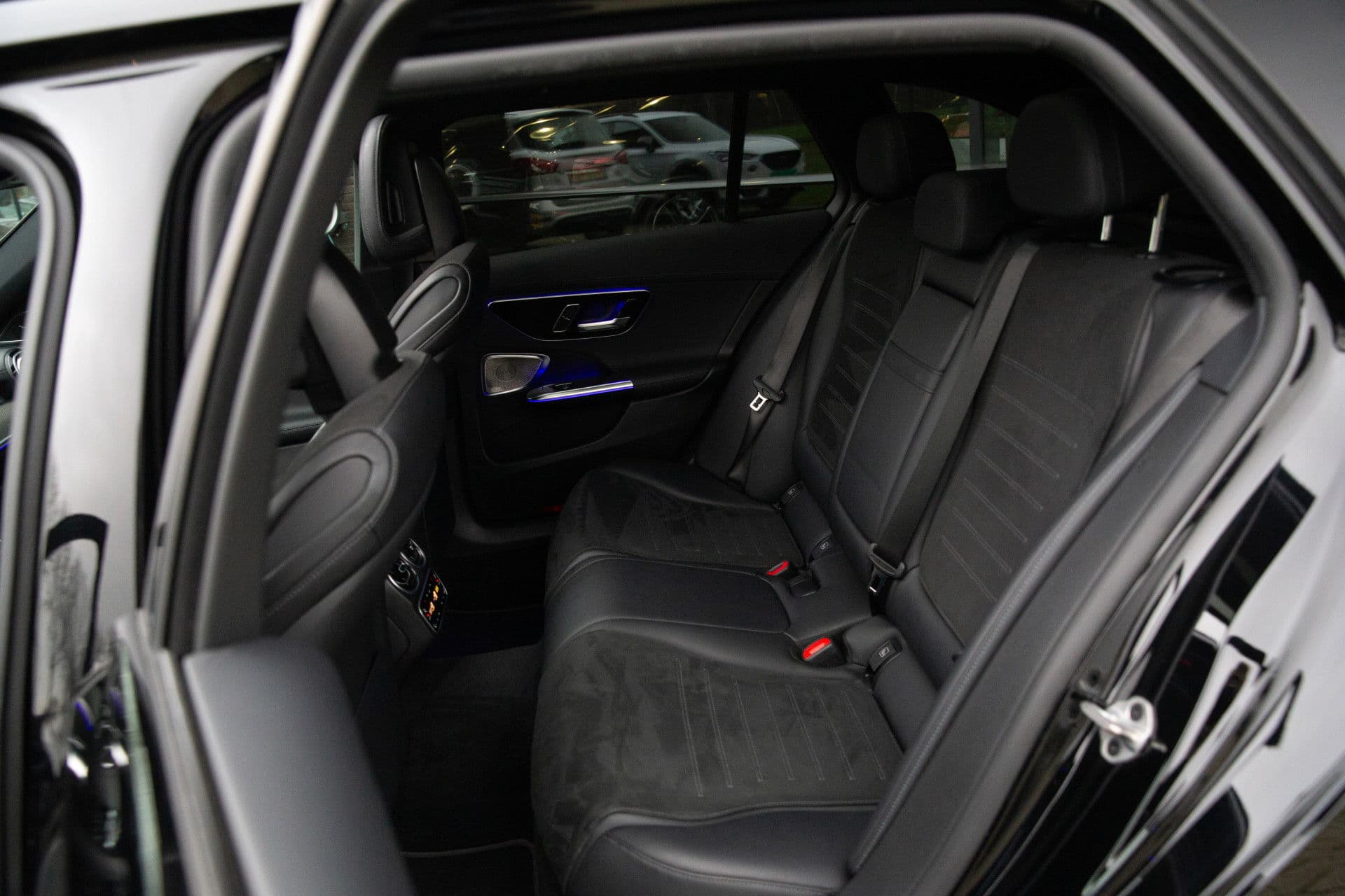 Mercedes-Benz C-Klasse Estate 200 Launch Edition AMG Line , Panoramadak, Sfeerverlichting, Burmester, 3D-camera, thumbnail 9