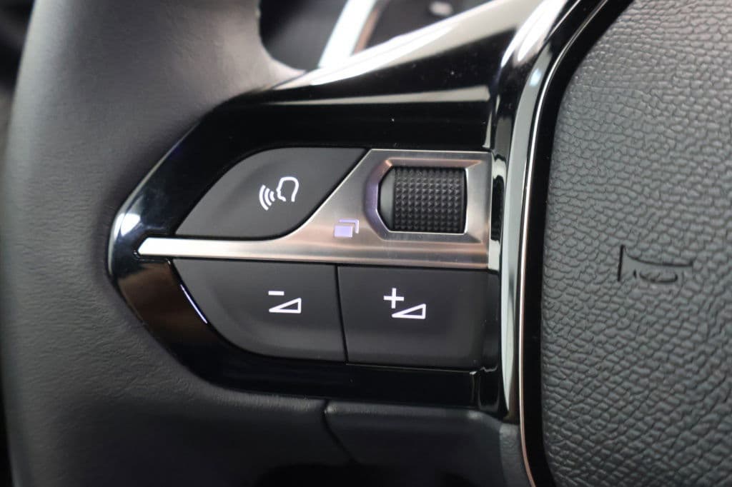 Peugeot 2008 1.2 Hybride 145 Allure | 360 Camera | Luxe thumbnail 19