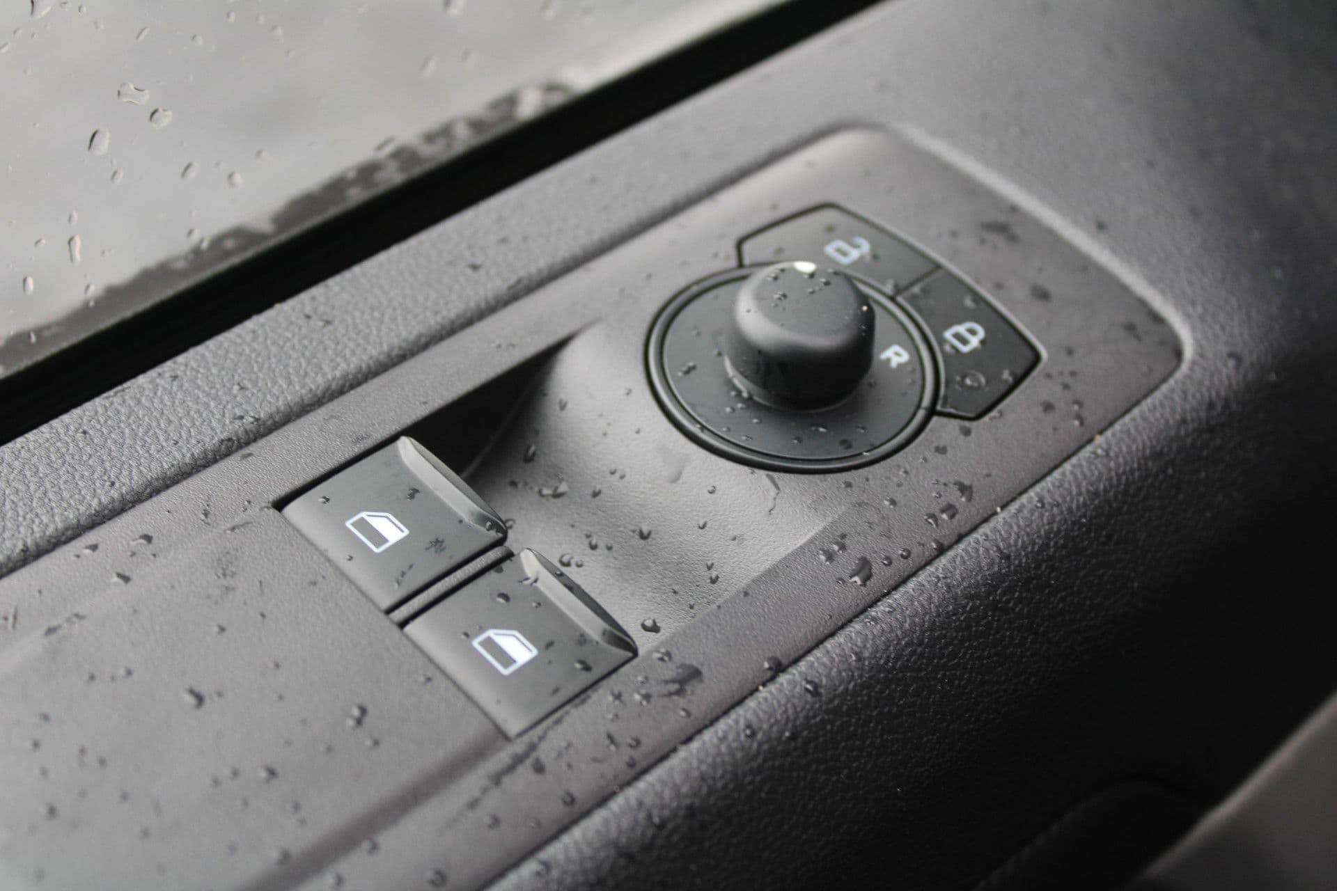 Ford Transit Custom 320 2.0 TDCI L2H1 Trend 136pk - Carplay - Android - LED koplampen - Verwarmd stuurwiel - Stoelverwarming - 70l tank - Rijklaar thumbnail 13