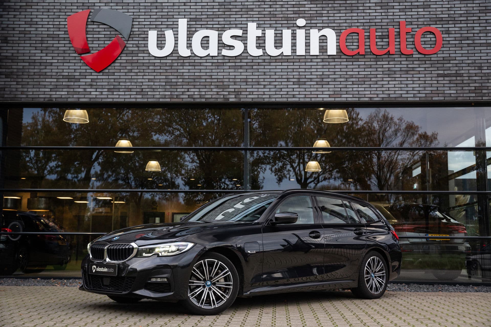 BMW 3 Serie Touring 330e High Executive M-Sport , Adap. cruise, Trekhaak, Stoel/stuurverwarming,