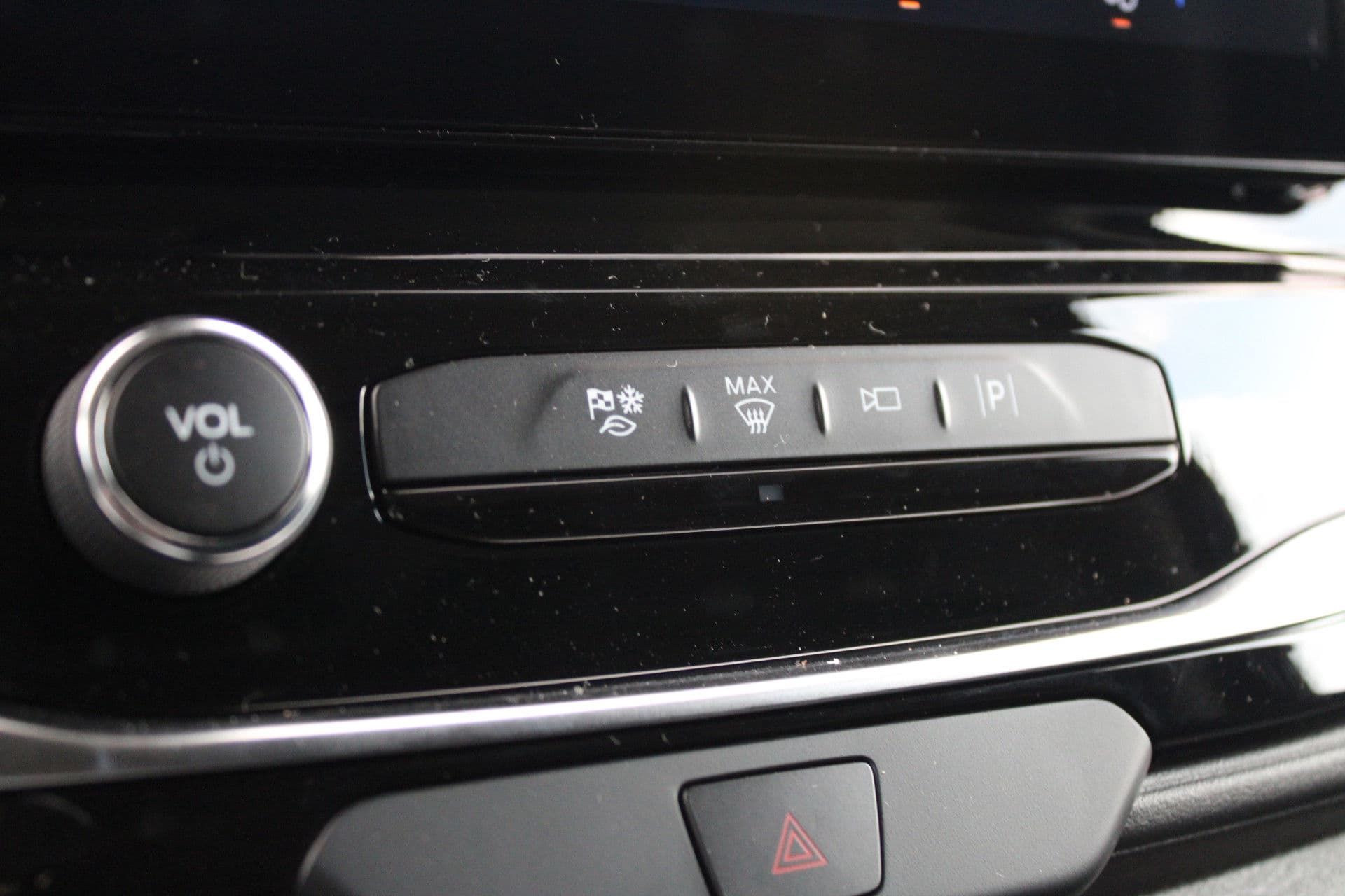 Ford Transit 350 2.0 TDCI L2H2 Limited 165pk - Adaptive Cruise - Xenon - Navi - Blind Spot - 360 camera - Rijklaar thumbnail 22