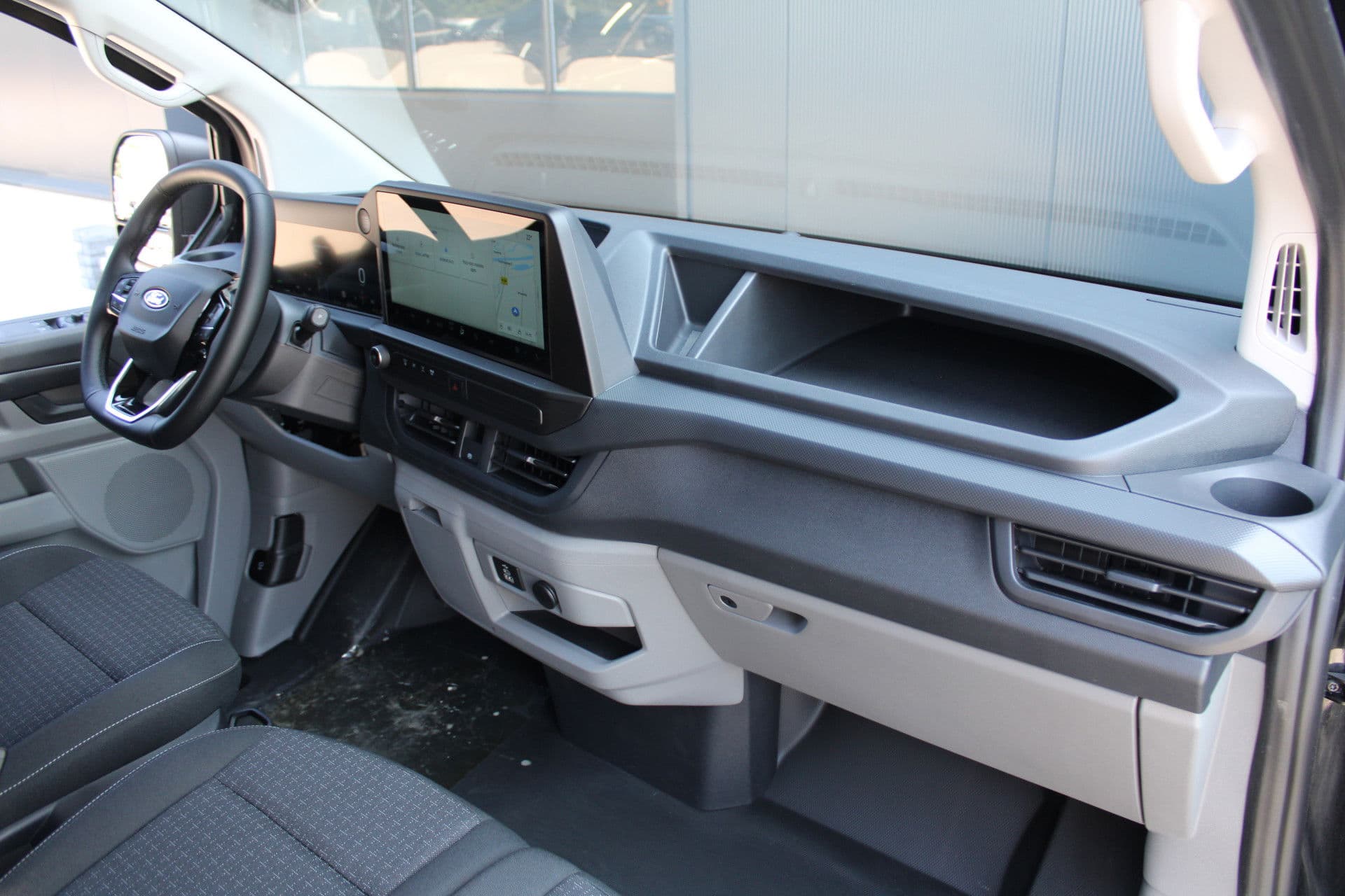 Ford Transit Custom 320 2.5 PHEV L2H1 Trend 232pk - 5 jaar GARANTIE - 2x Schuifdeur - Adaptive Cruise - Blind Spot - Navigatie - Camera - Verwarmd Stuur - Rijklaar thumbnail 27