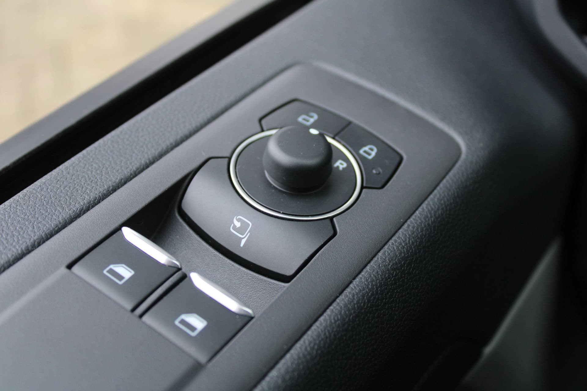 Ford Transit Custom 320 2.0 TDCI L2H1 Trend 136pk - 2x Schuifdeur - LED koplampen - Carplay - Android - Camera - Stoelverwarming - 70l tank - Rijklaar thumbnail 12