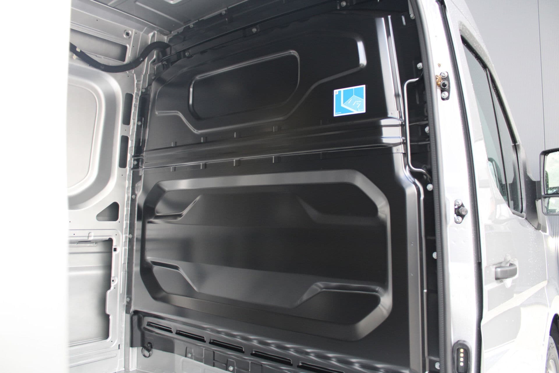 Renault Master T35 2.0 dCi 170pk L2H2 Extra - Navigatie - Camera - 270 gr deuren - Parkeersensoren - Draadloos laden - Rijklaar thumbnail 12