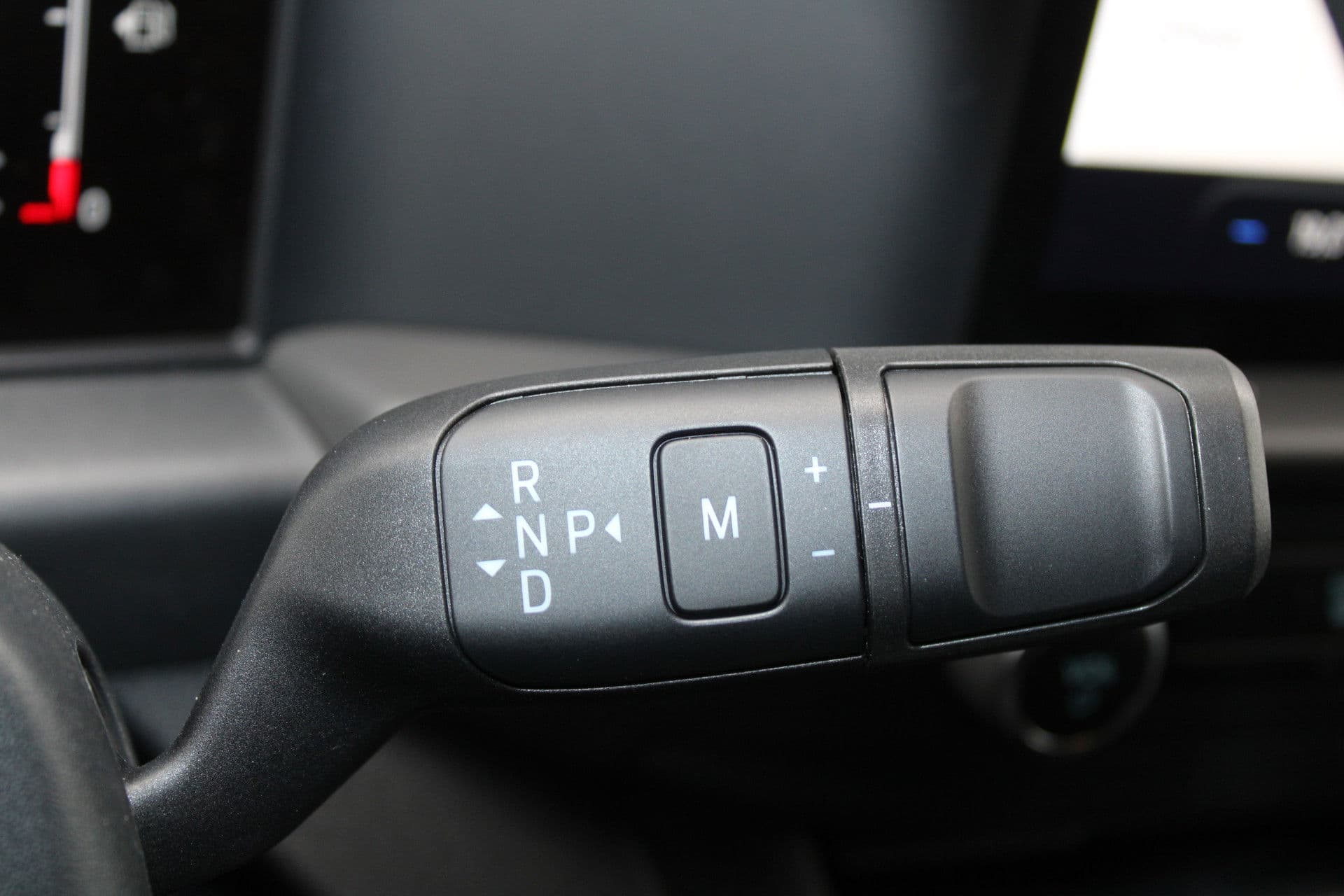 Ford Transit Custom 320 2.0 TDCI L2H1 Limited 170pk - 1+1 Stoelopstelling - 2x Schuifdeur - Adaptive Cruise - Verwarmd stuur - Blind spot - Navigatie - Camera - Draadloos laden - Rijklaar thumbnail 26