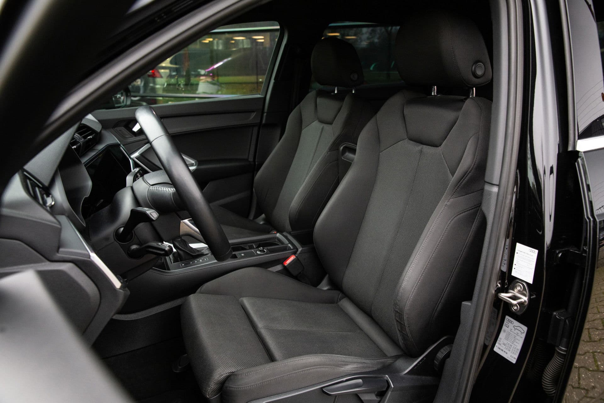 Audi Q3 35 TFSI S Line Pro Line , Stoelverwarming, Led, Cruise thumbnail 3