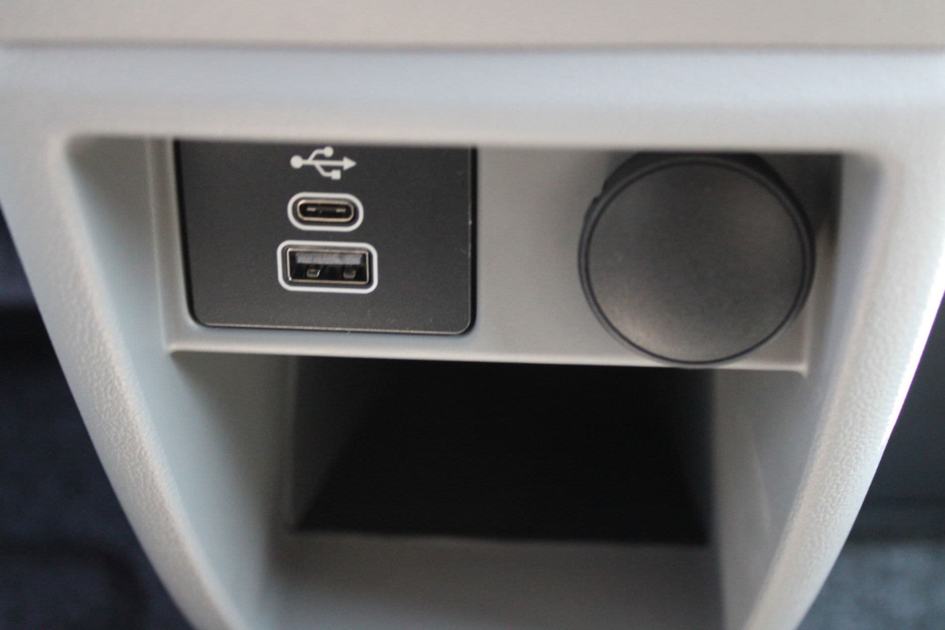 Ford Transit Custom 320 2.0 TDCI L2H1 Trend DC 136pk - Carplay - Android - Camera - Trekhaak - LED koplampen - Stoelverwarming - Draadloos laden - Rijklaar thumbnail 27