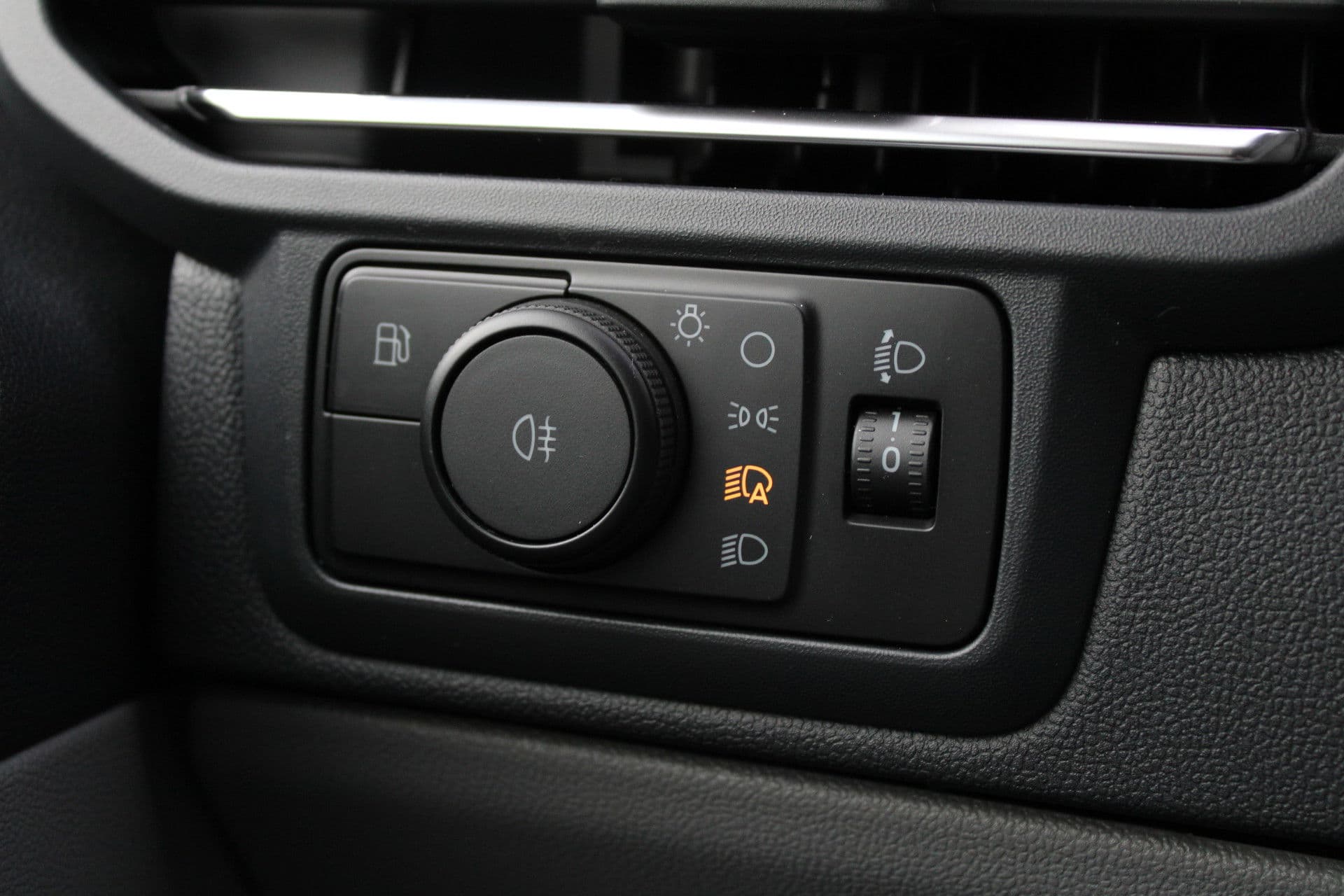 Ford Transit Custom 340 2.5 PHEV L2H1 Limited 232pk - 8 zits - Adaptive Cruise - Blind spot - Navi - Stuurverwarming - Airco achterin - Incl BPM - Rijklaar thumbnail 9