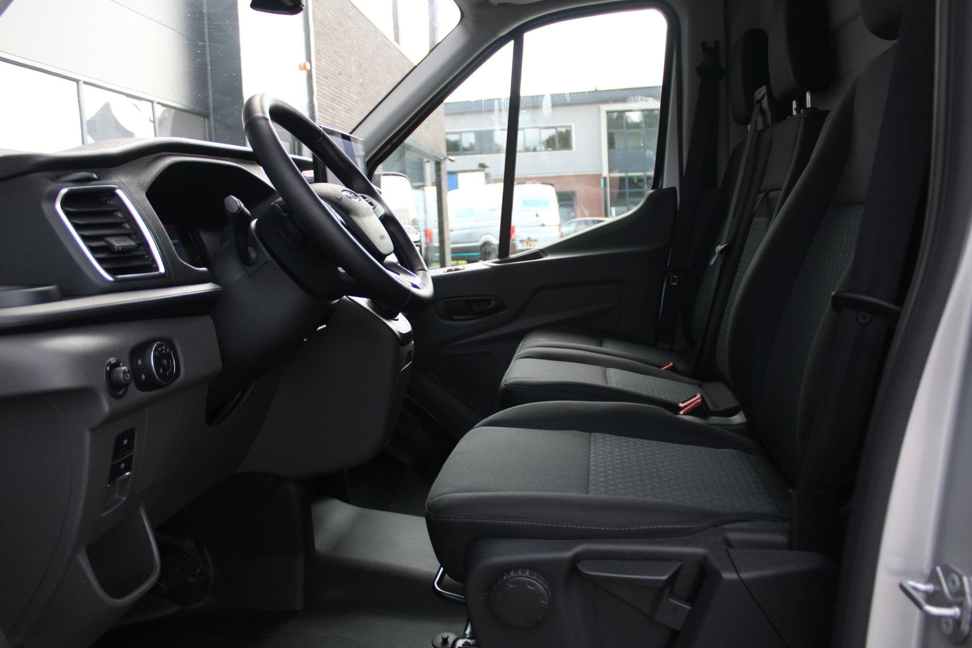 Ford Transit 350 2.0 TDCI L2H2 Trend 165pk - Facelift - 2x Schuifdeur - Adaptive Cruise - Navigatie - Blind Spot - 360 Camera - Stoel - Stuurverwarming - Rijklaar thumbnail 8