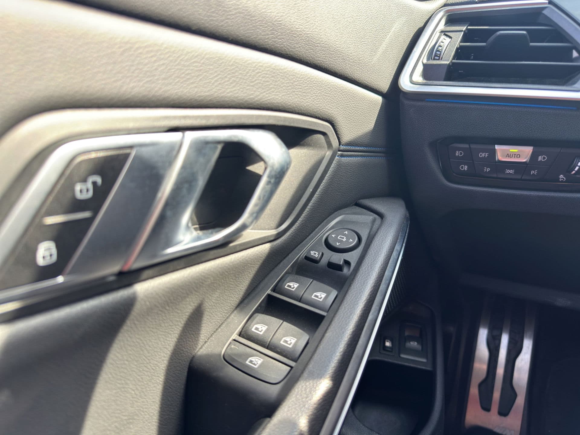 BMW 3 Serie Touring 320e High Executive M-Sport | Head-Up | 19'' | Laser LED | Half leder thumbnail 10