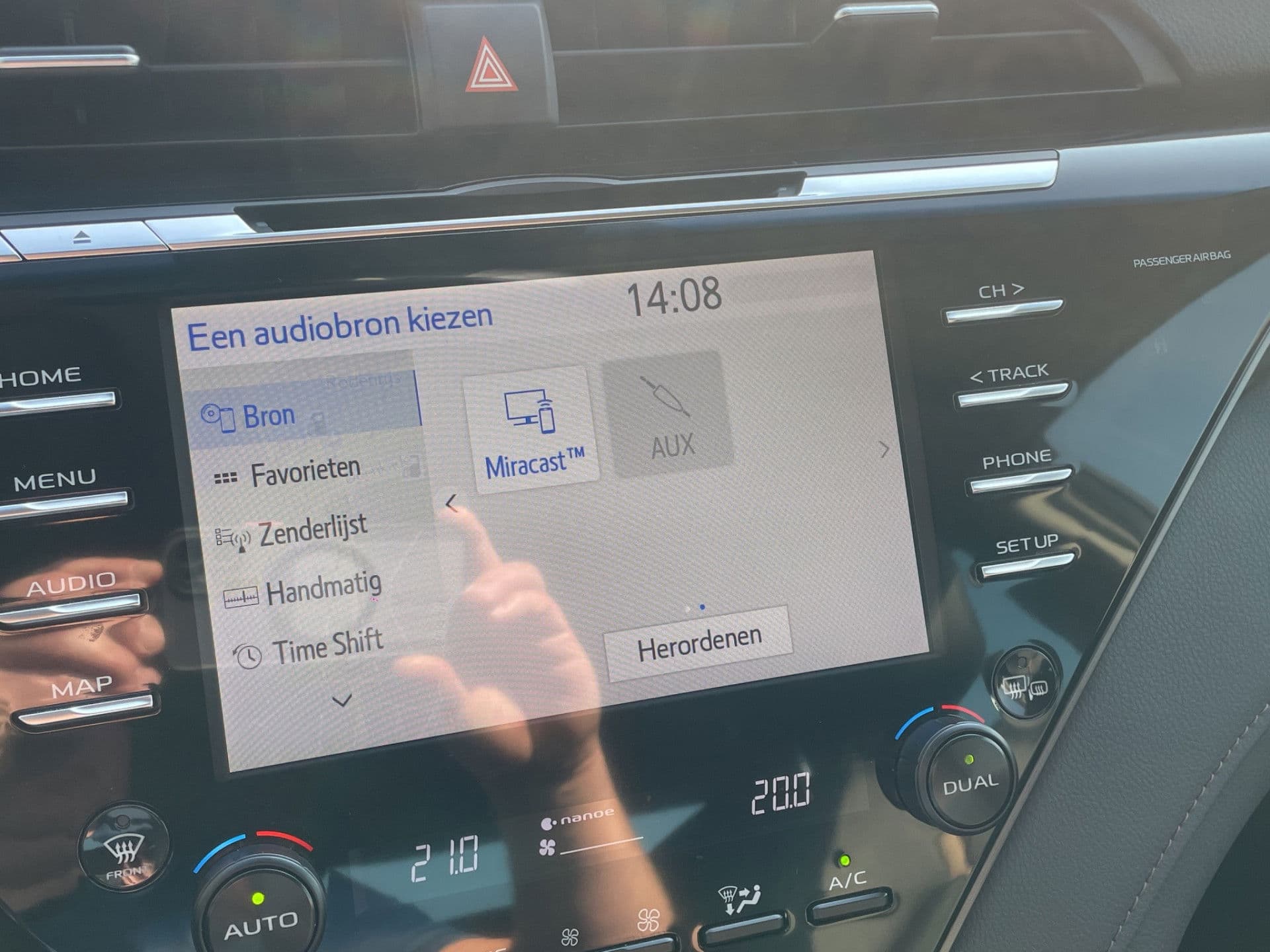 Toyota Camry 2.5 Hybrid Business + Blindspot | leder | Camera! thumbnail 19