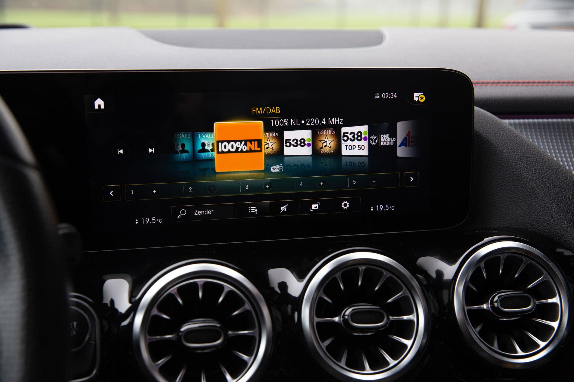 Mercedes-Benz EQA 250 Business Solution AMG 67 kWh , Panoramadak, Trekhaak, Head-up display, thumbnail 17