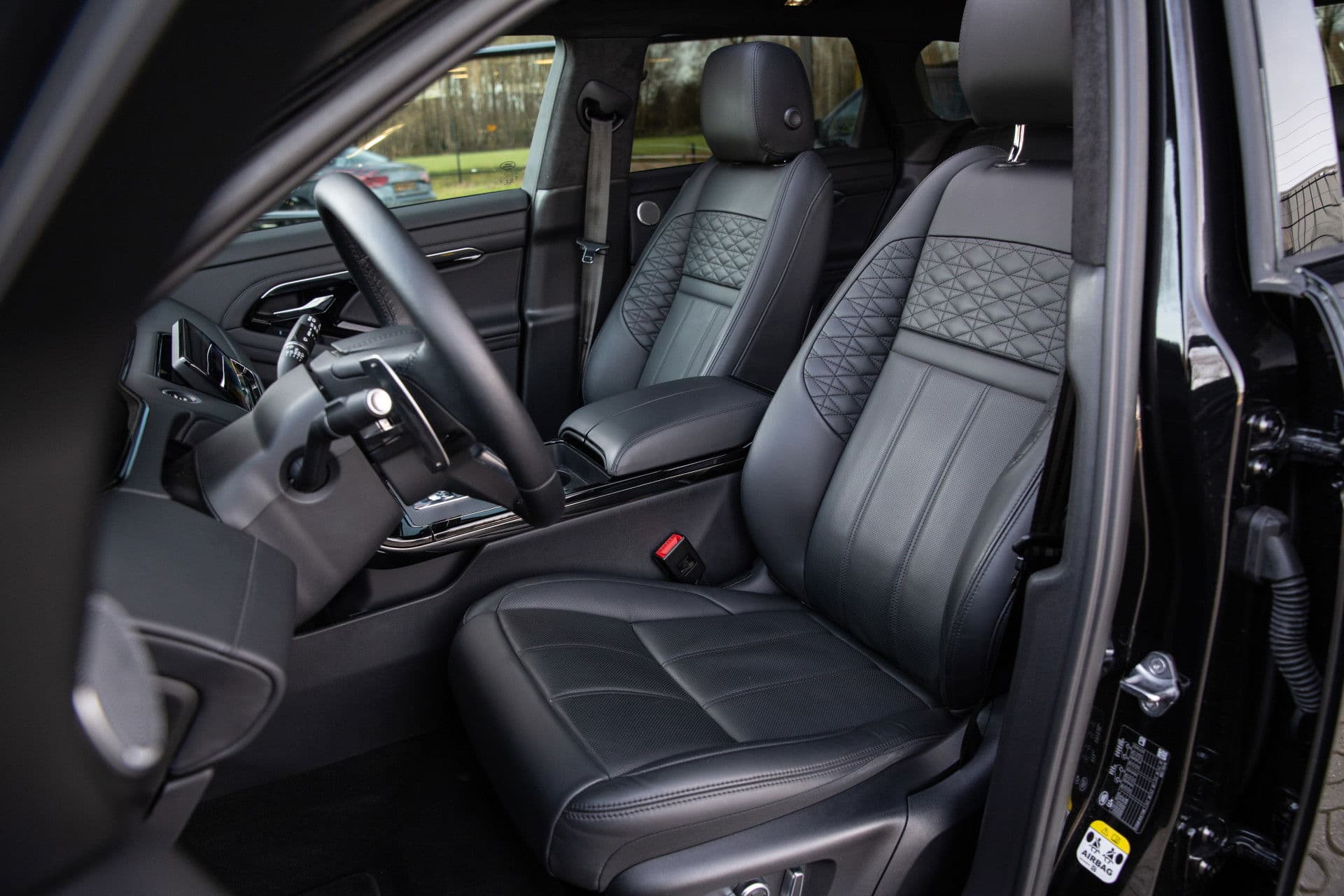 Land Rover Range Rover Evoque 1.5 P300e AWD R-Dynamic HSE Autobiography , Panoramadak, Meridian, Stoelventilatie, Head-up Display thumbnail 4