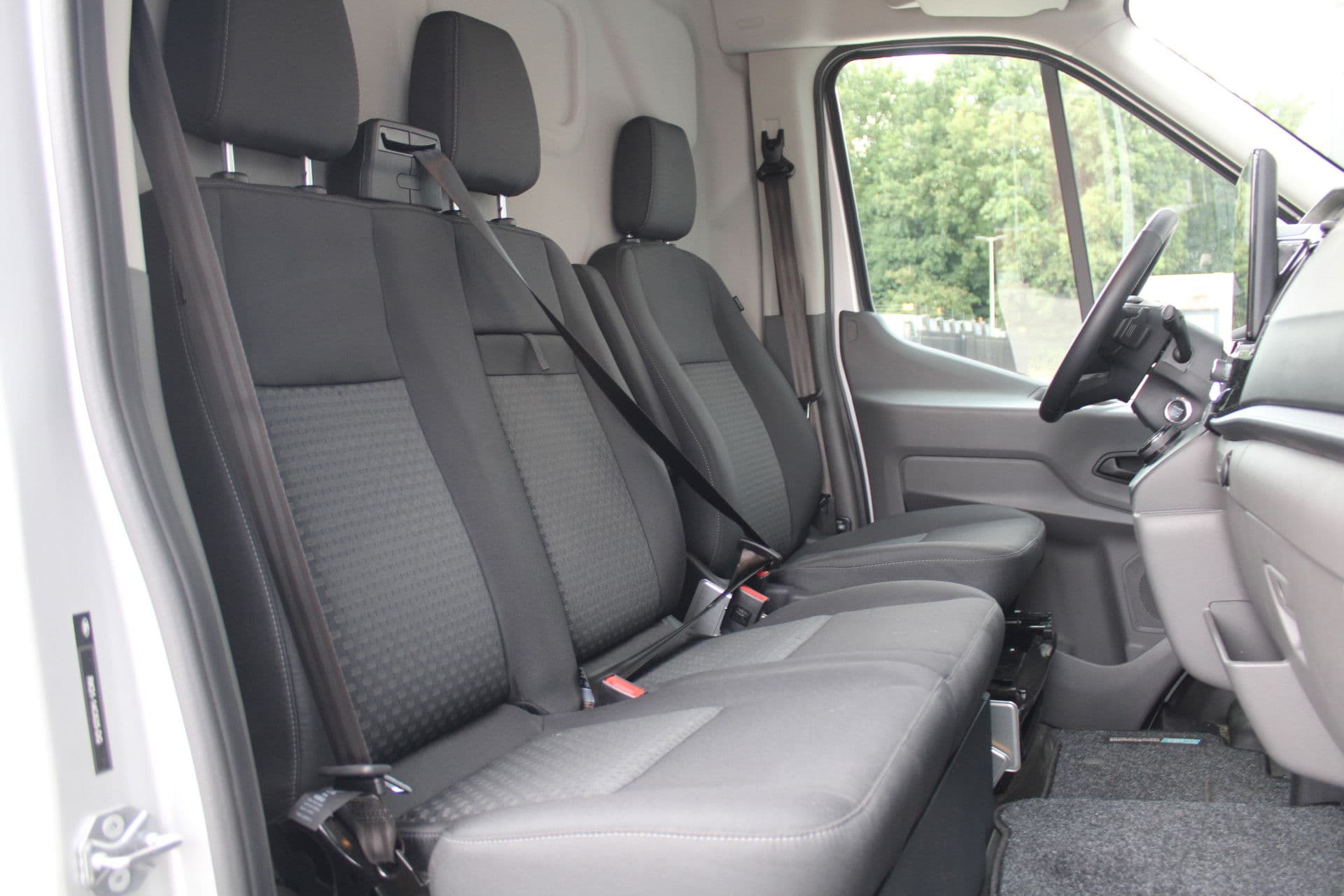 Ford Transit 350 2.0 TDCI L3H2 Limited Raptor 165pk - LUCHTVERING - ACC - Blind Spot - 360 camera - Raptor Grill - Stoel-Stuurverwarming - Trekhaak - Rijklaar thumbnail 41