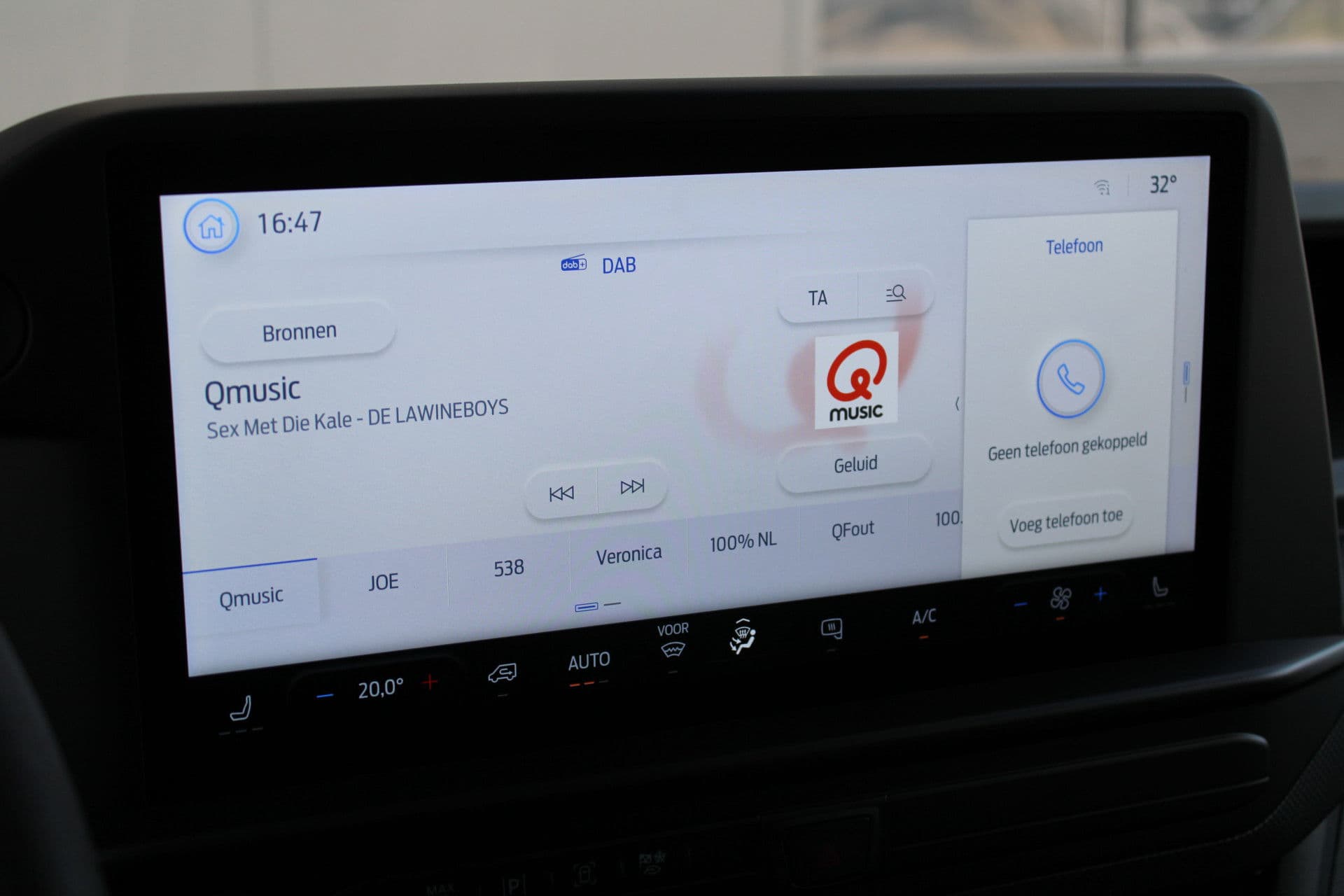 Ford Transit Custom 320 2.0 TDCI L2H1 Trend DC 136pk - Carplay - Android - Camera - Trekhaak - LED koplampen - Stoelverwarming - Draadloos laden - Rijklaar thumbnail 11