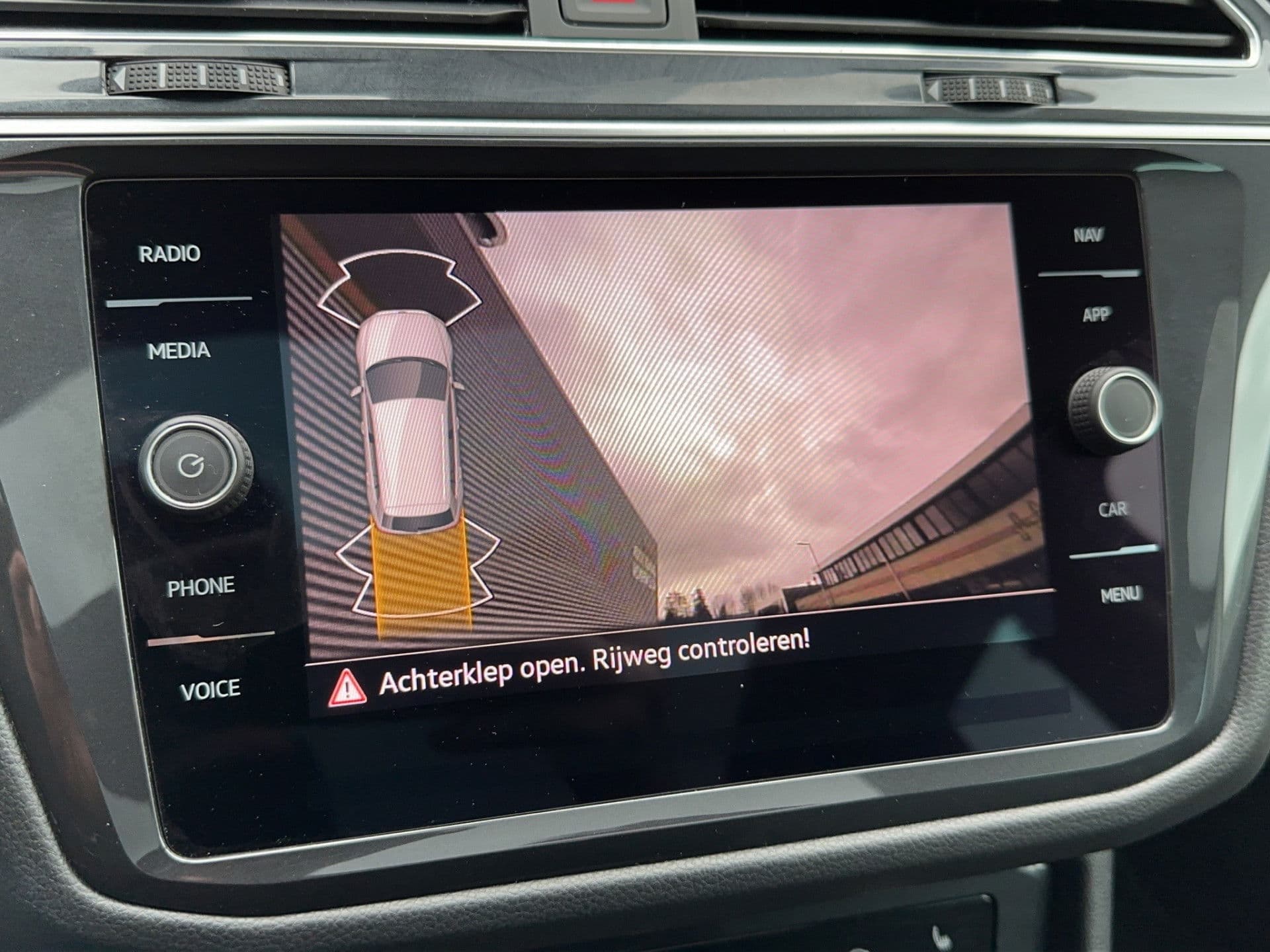 Volkswagen Tiguan 1.4 TSI PHEV Business+ | Panodak | navi | virtual | camera! thumbnail 4