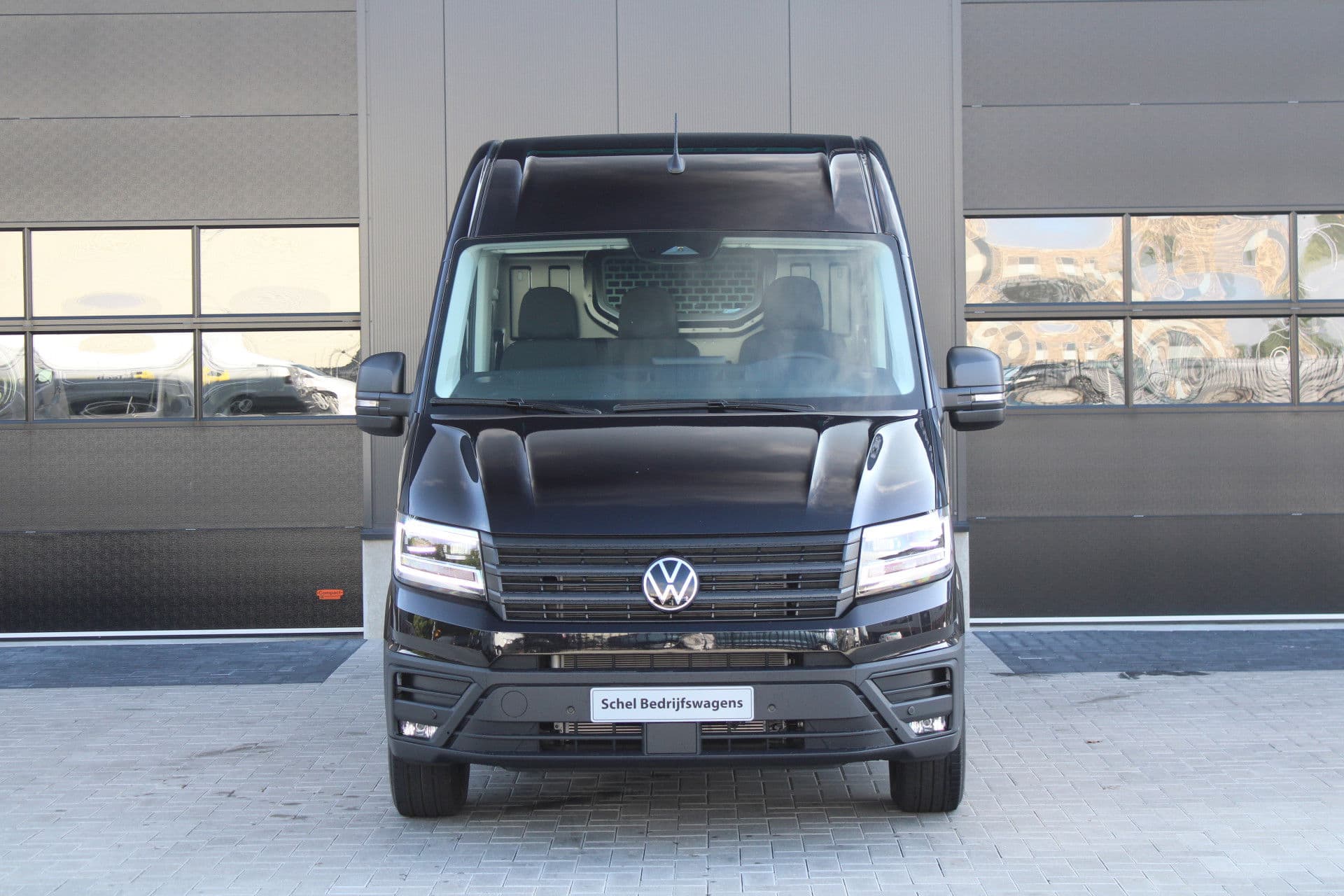 Volkswagen Crafter 35 2.0 TDI L3H3 177pk - Facelift - Navigatie - LED - Geveerde stoel - Virtual cockpit - Camera - Trekhaak - Stoelverwarming - Rijklaar thumbnail 36