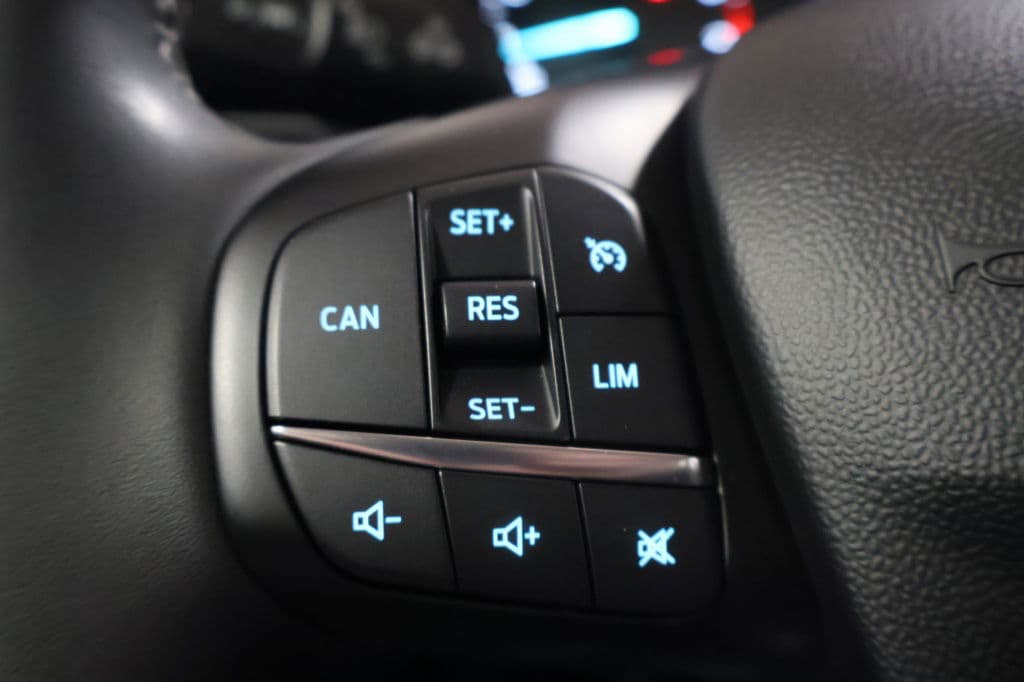 Ford Fiesta 1.0 EcoBoost Hybrid Titanium thumbnail 17