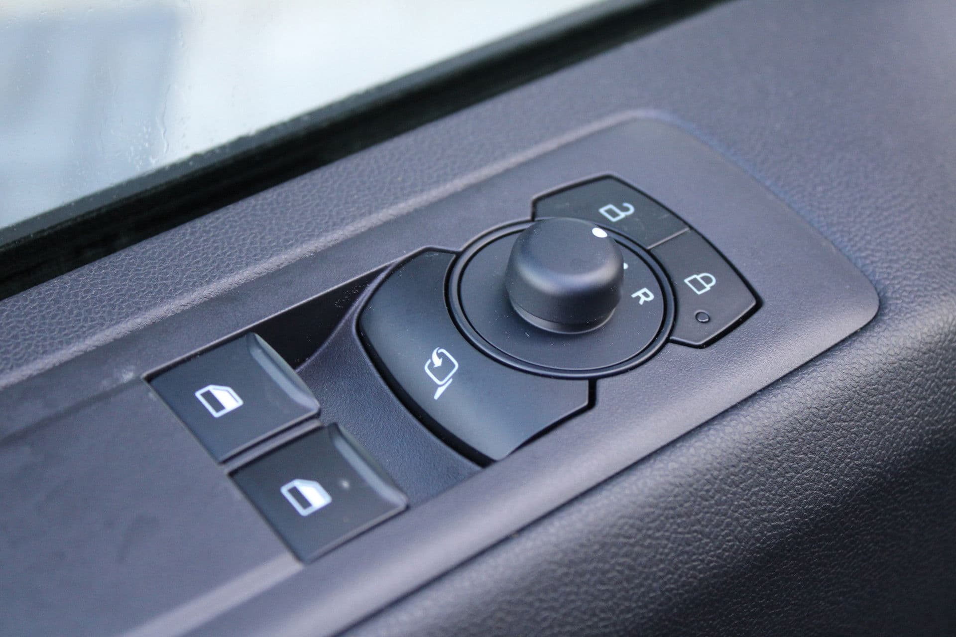 Ford Transit Custom 320 2.0 TDCI L2H1 Trend 136pk - 2x Schuifdeur - Carplay - Android - Camera - Trekhaak - Stoelverwarming -70l tank - Rijklaar thumbnail 23