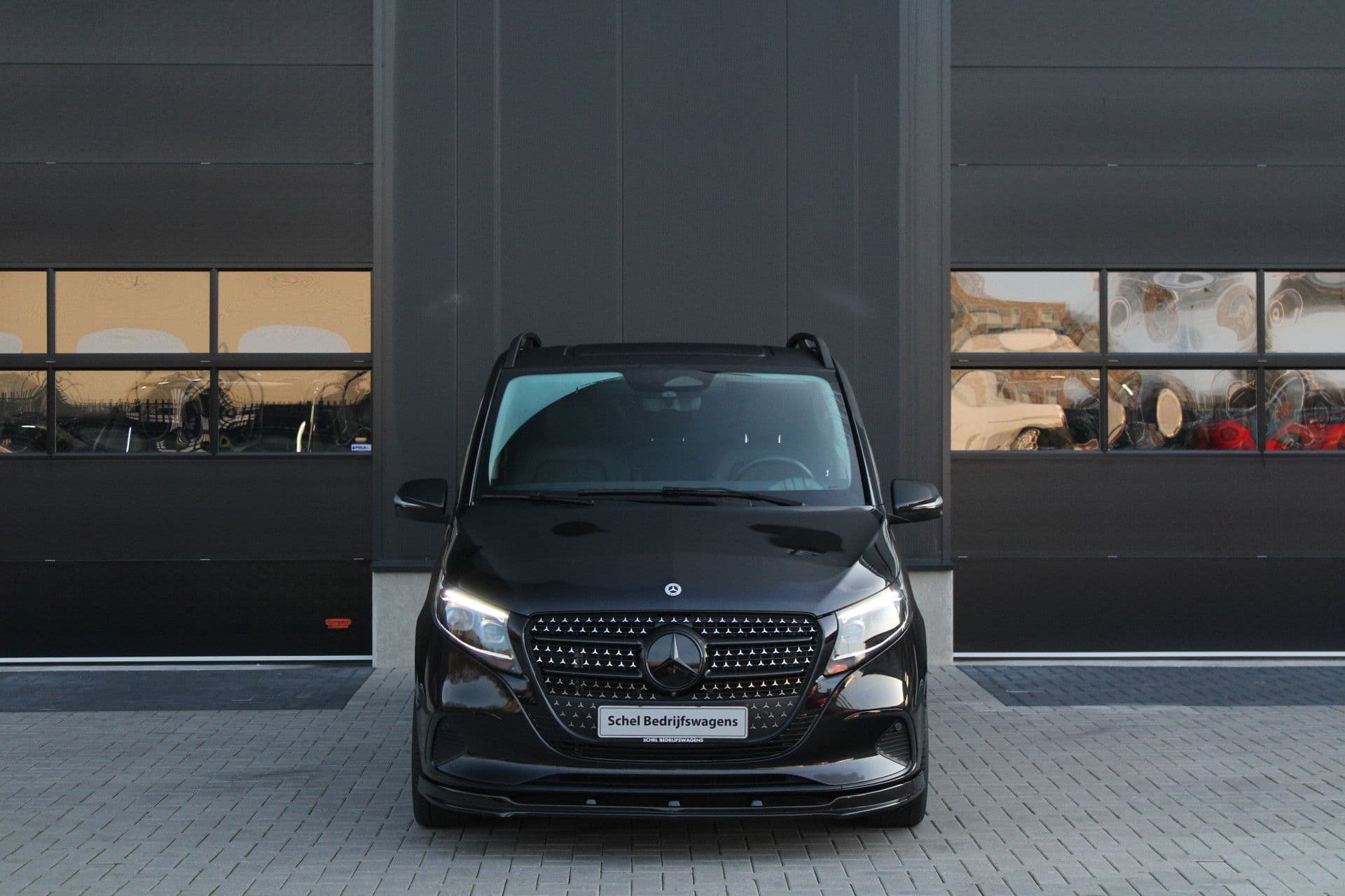 Mercedes-Benz V-Klasse 300d - Avantgarde - DC - 4-matic - 360 Cam - Multibeam - Elektrische schuifdeuren - Digitale spiegel - Volle auto - Rijklaar thumbnail 2