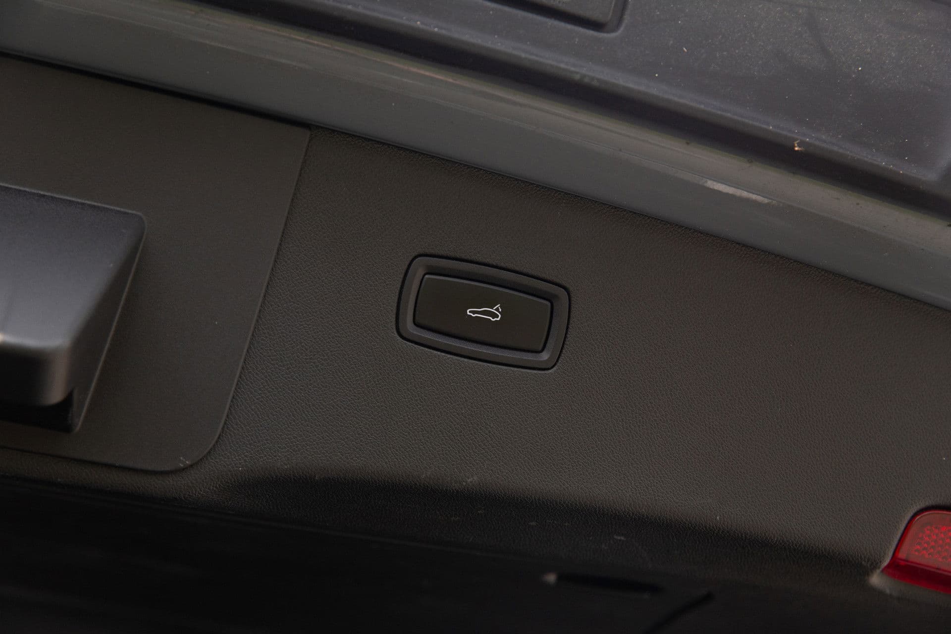 Porsche Cayenne Coupé 3.0 E-Hybrid , Panoramadak, Bijrijdersdisplay, Trekhaak, Sport Design, Origineel NL thumbnail 30