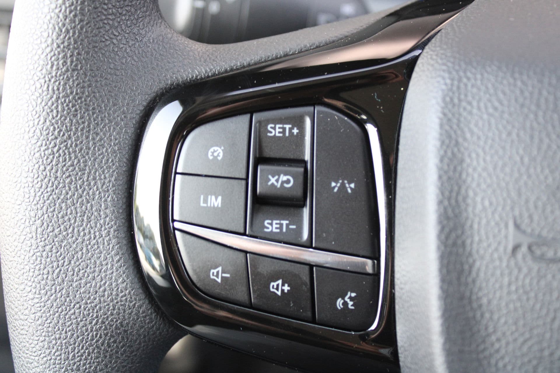 Ford Transit Custom 320 2.0 TDCI L2H1 Trend DC 136pk - Carplay - Android - Camera - Trekhaak - LED koplampen - Stoelverwarming - Draadloos laden - Rijklaar thumbnail 7