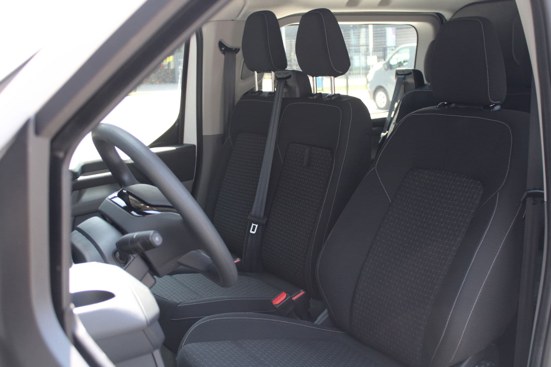 Ford Transit Custom 320 2.0 TDCI L2H1 Trend DC 136pk - Carplay - Android - Camera - Trekhaak - LED koplampen - Stoelverwarming - Draadloos laden - Rijklaar thumbnail 14