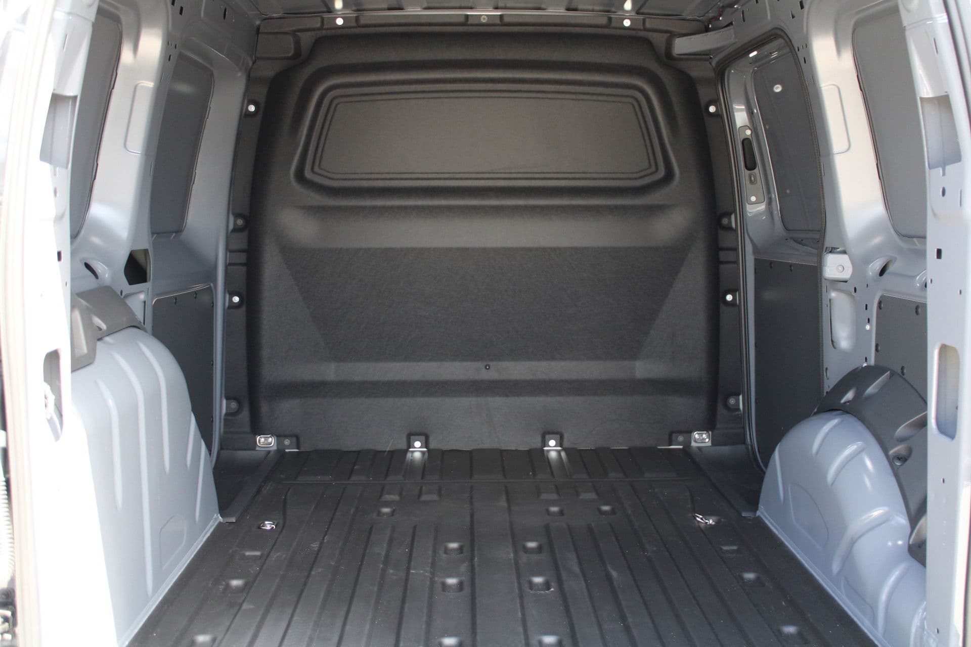 Volkswagen Caddy Cargo 2.0 TDI 122pk DSG7 - Carplay - Adaptive Cruise - Trekhaak - Navigatie - Dig. cockpit - Ergocomfort stoel - Stoelverwarming - Rijklaar thumbnail 4