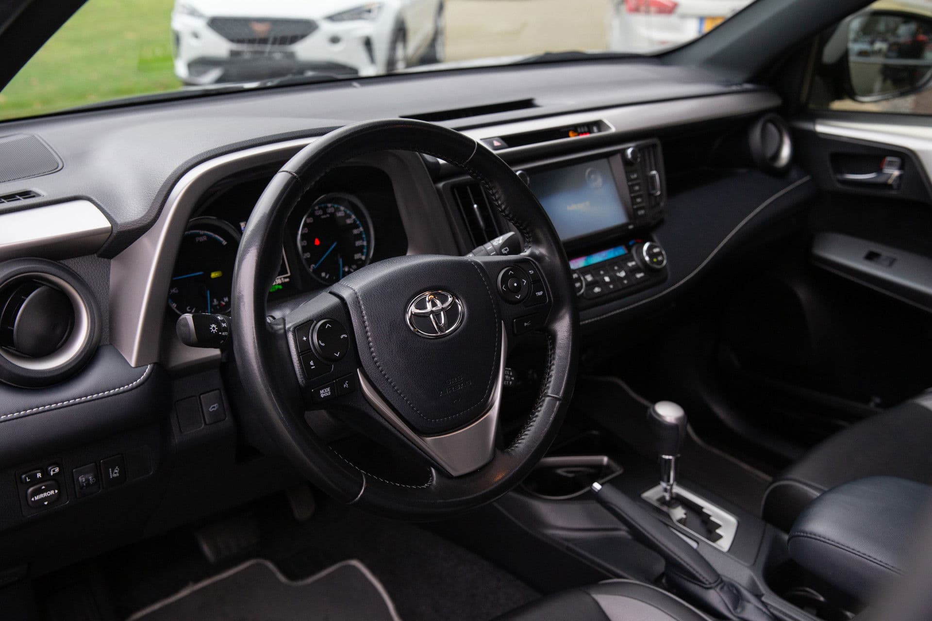 Toyota RAV4 2.5 Hybrid Black Edition , Panoramadak, Trekhaak, thumbnail 4