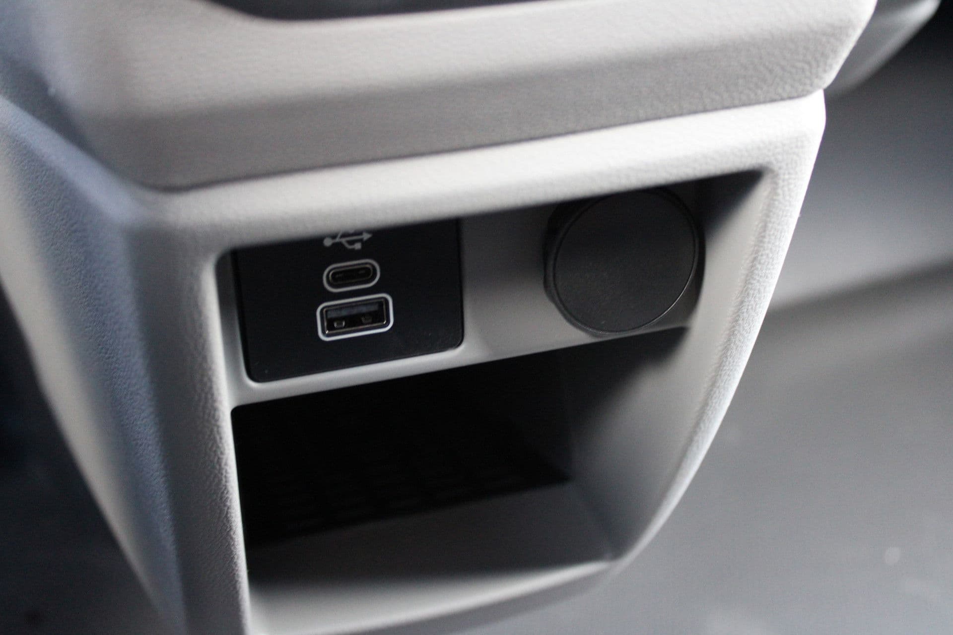 Ford Transit Custom 320 2.0 TDCI L2H1 Limited 150pk - Adaptive Cruise - Verwarmd stuur - Blind spot - Navigatie - Camera - Draadloos laden - Rijklaar thumbnail 37