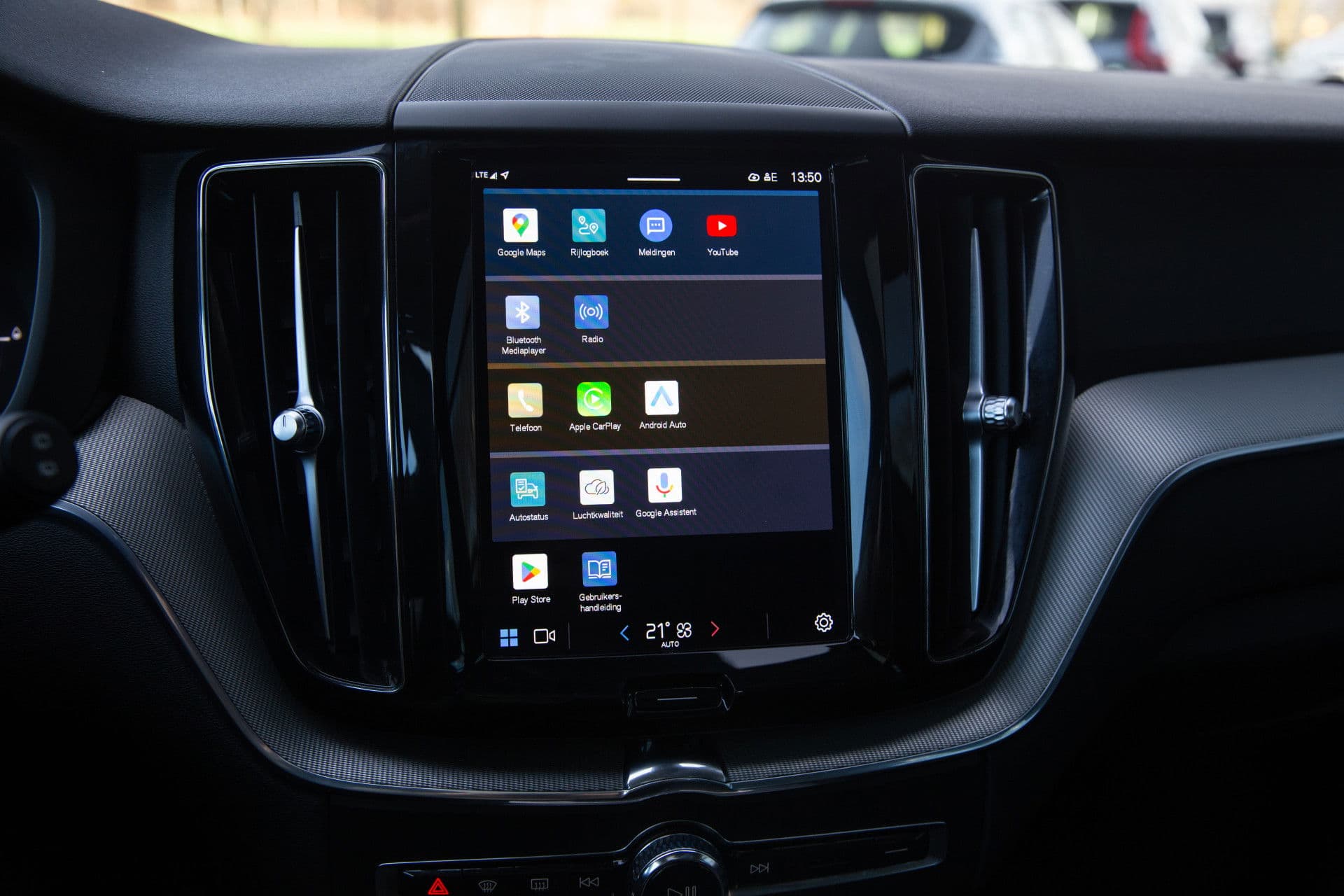 Volvo XC60 2.0 T6 Plug-in hybrid AWD Plus Dark , Panoramadak, Keyless entry, Carplay, thumbnail 15