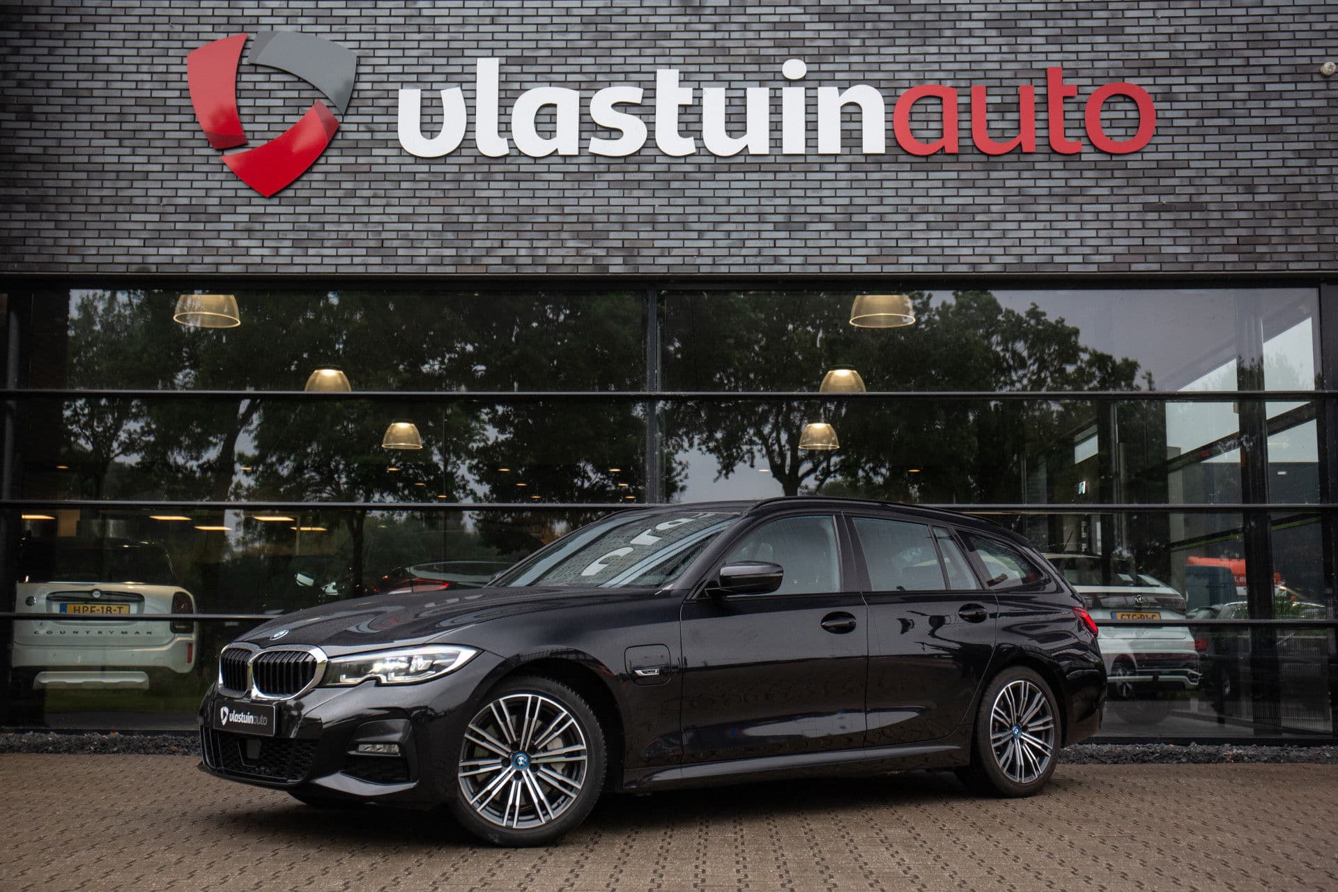 BMW 3 Serie Touring 330e High Executive M-Sport 290pk , Adaptive cruise, Trekhaak, Sfeerverlichting,
